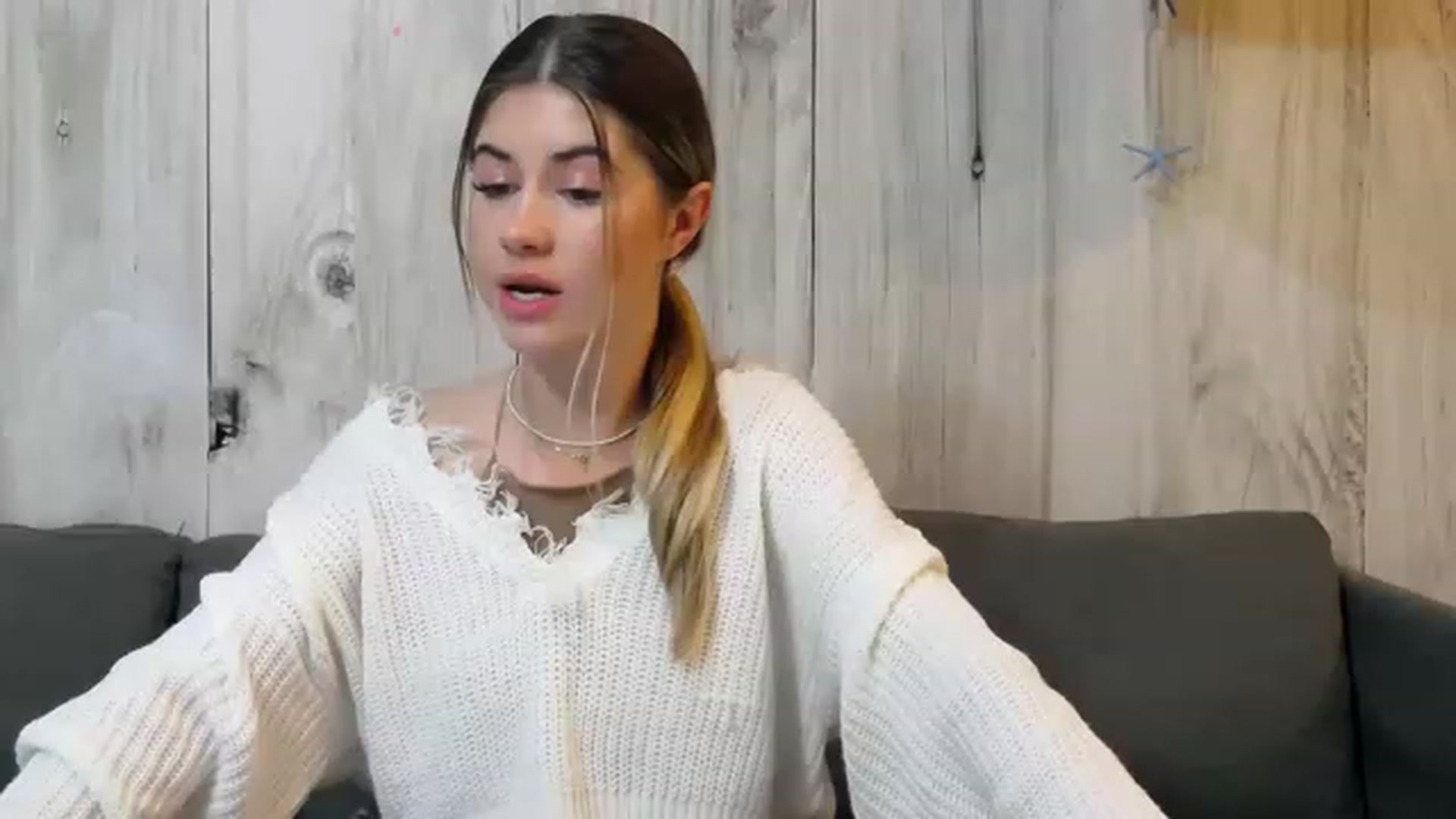 Gallery image thumbnail from BlondieElla's myfreecams stream on, 11/19/2022, 15:05 image 19 of 20