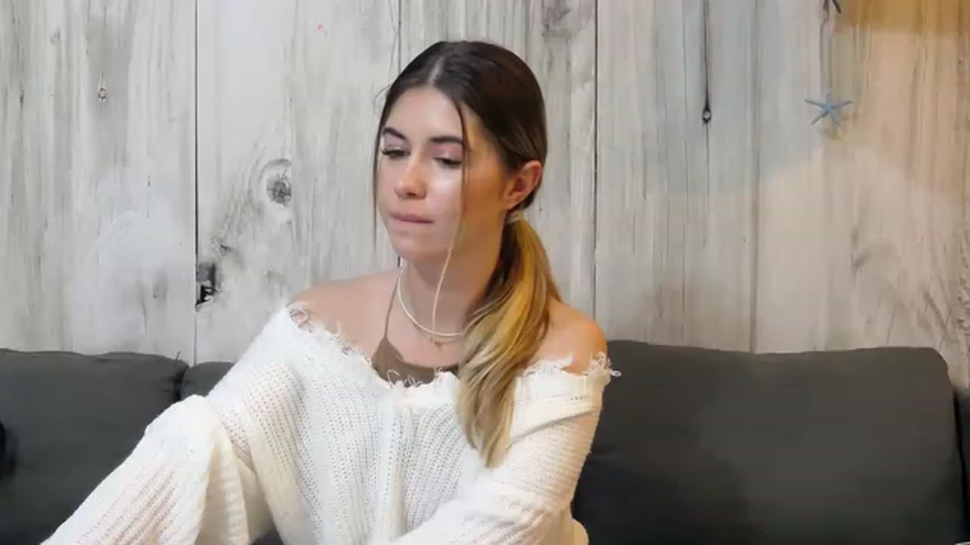 Gallery image thumbnail from BlondieElla's myfreecams stream on, 11/19/2022, 16:14 image 5 of 20