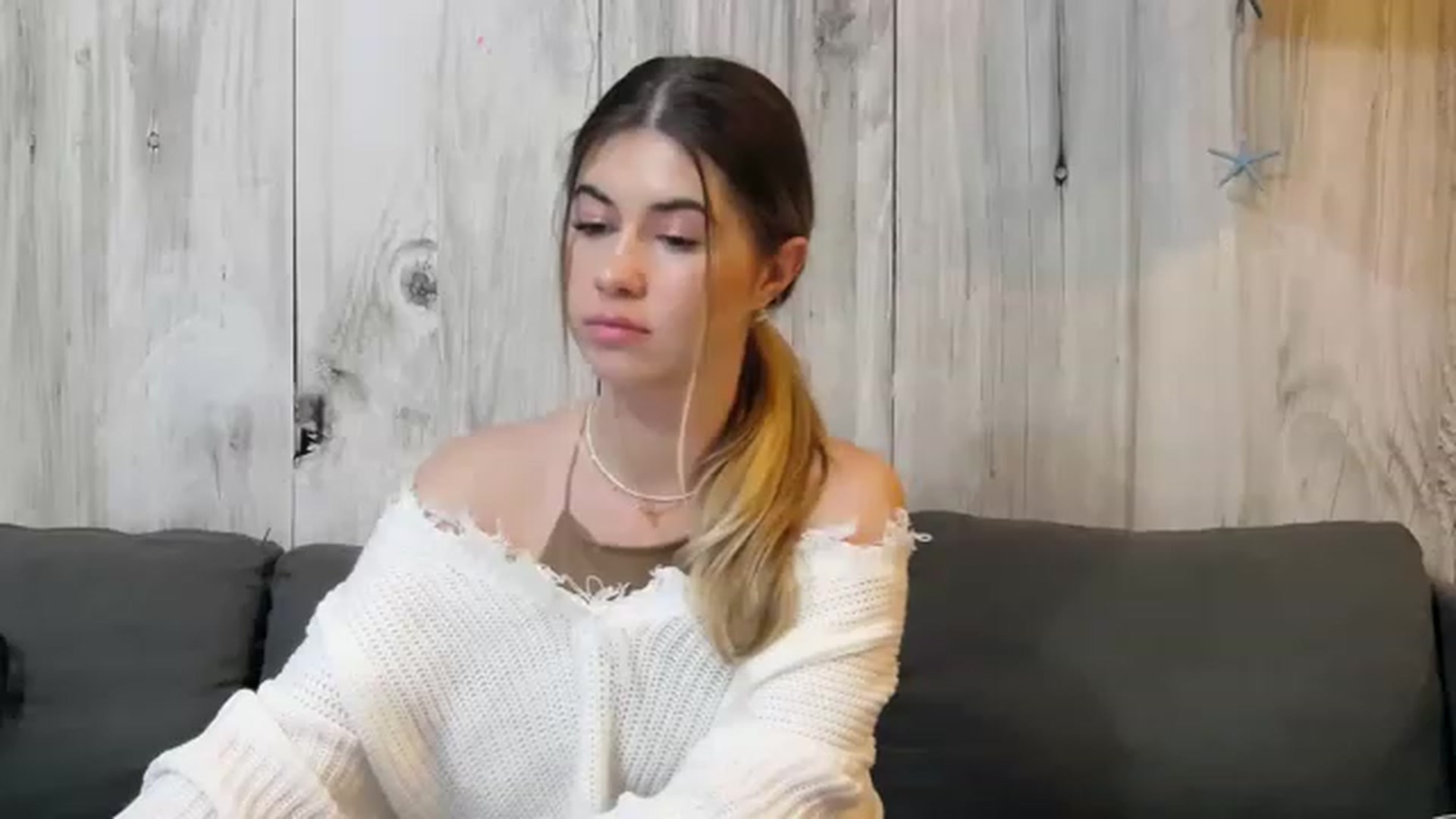 Gallery image thumbnail from BlondieElla's myfreecams stream on, 11/19/2022, 16:14 image 6 of 20