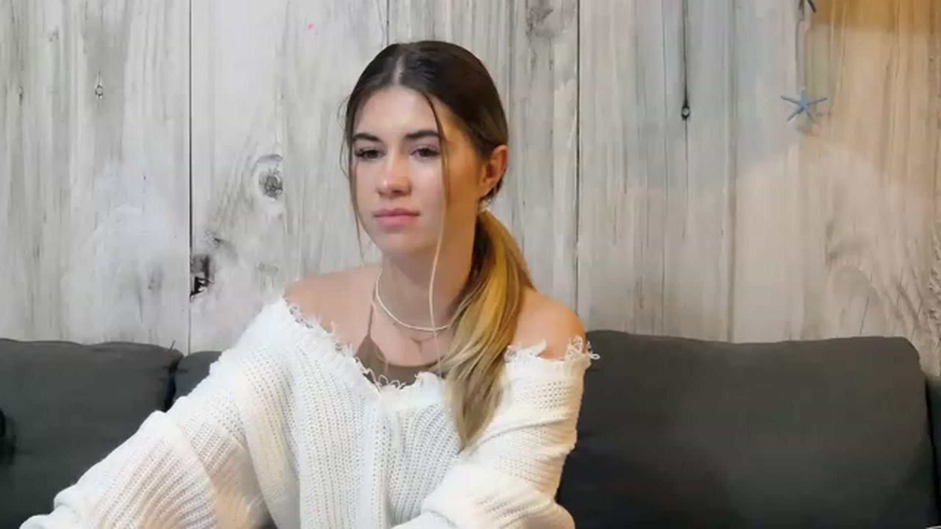 Gallery image thumbnail from BlondieElla's myfreecams stream on, 11/19/2022, 16:14 image 8 of 20