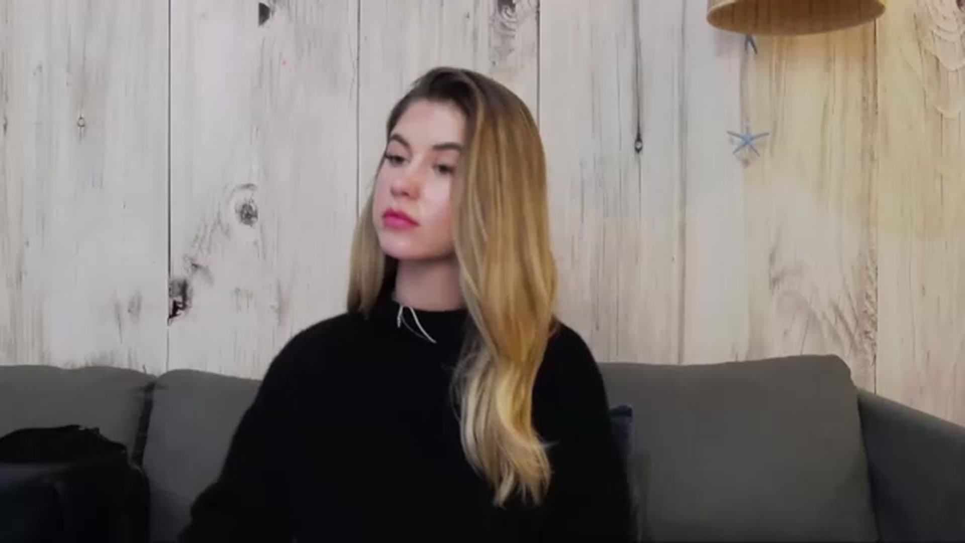 Gallery image thumbnail from BlondieElla's myfreecams stream on, 11/20/2022, 20:21 image 8 of 20