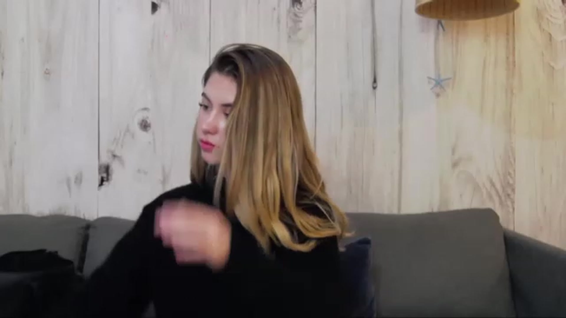 Gallery image thumbnail from BlondieElla's myfreecams stream on, 11/20/2022, 20:21 image 10 of 20