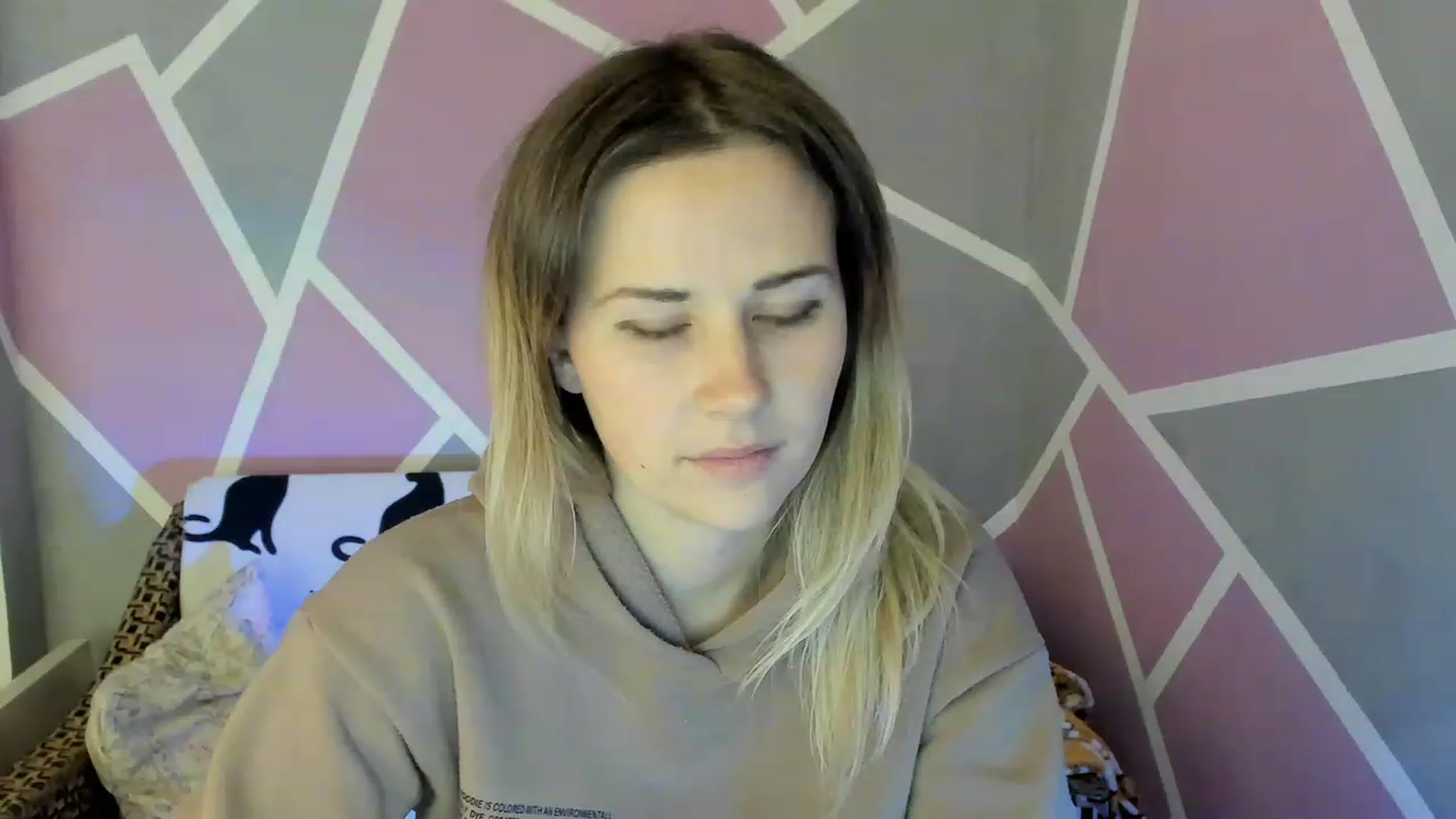 Gallery image thumbnail from Blondie_Star's myfreecams stream on, 12/02/2022, 13:01 image 18 of 20