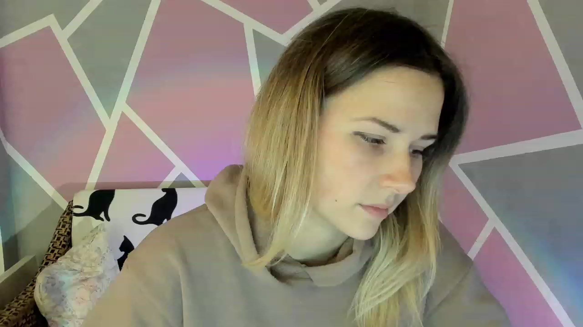 Gallery image thumbnail from Blondie_Star's myfreecams stream on, 12/02/2022, 13:01 image 1 of 20