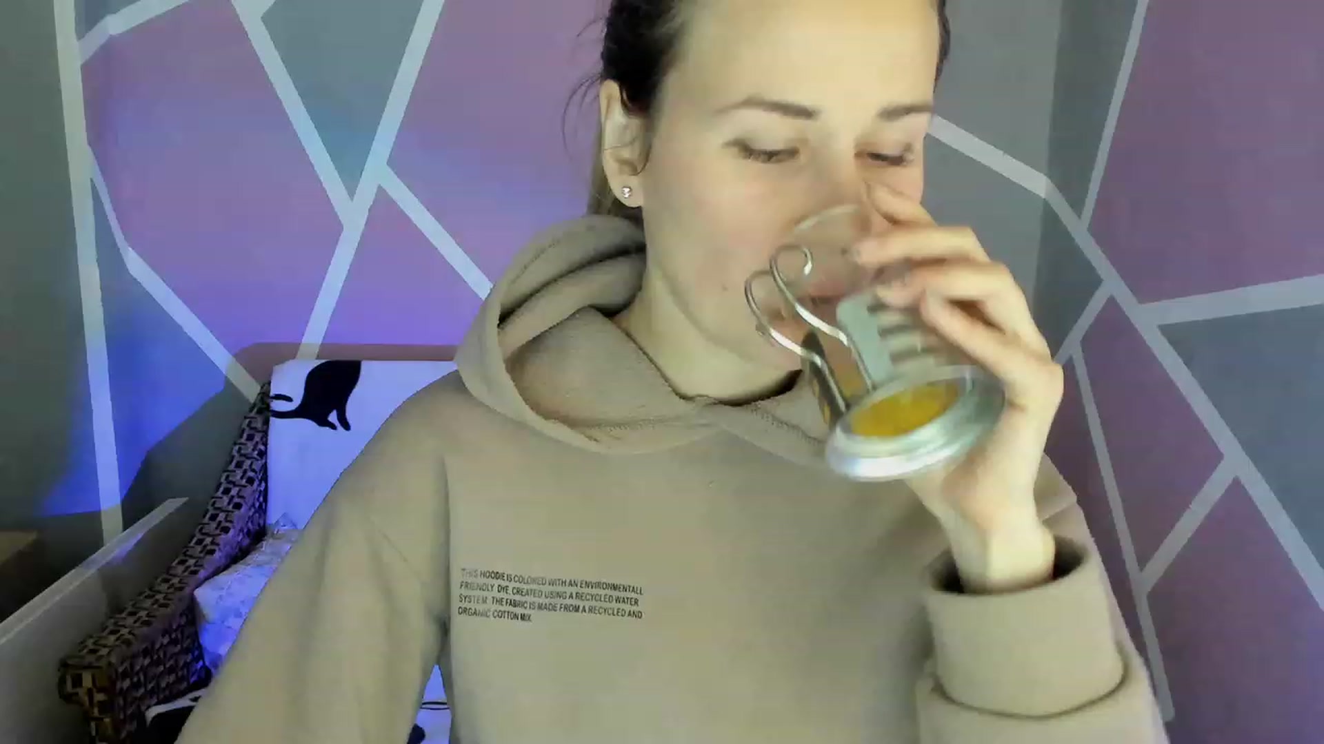 Gallery image thumbnail from Blondie_Star's myfreecams stream on, 12/06/2022, 15:52 image 15 of 20