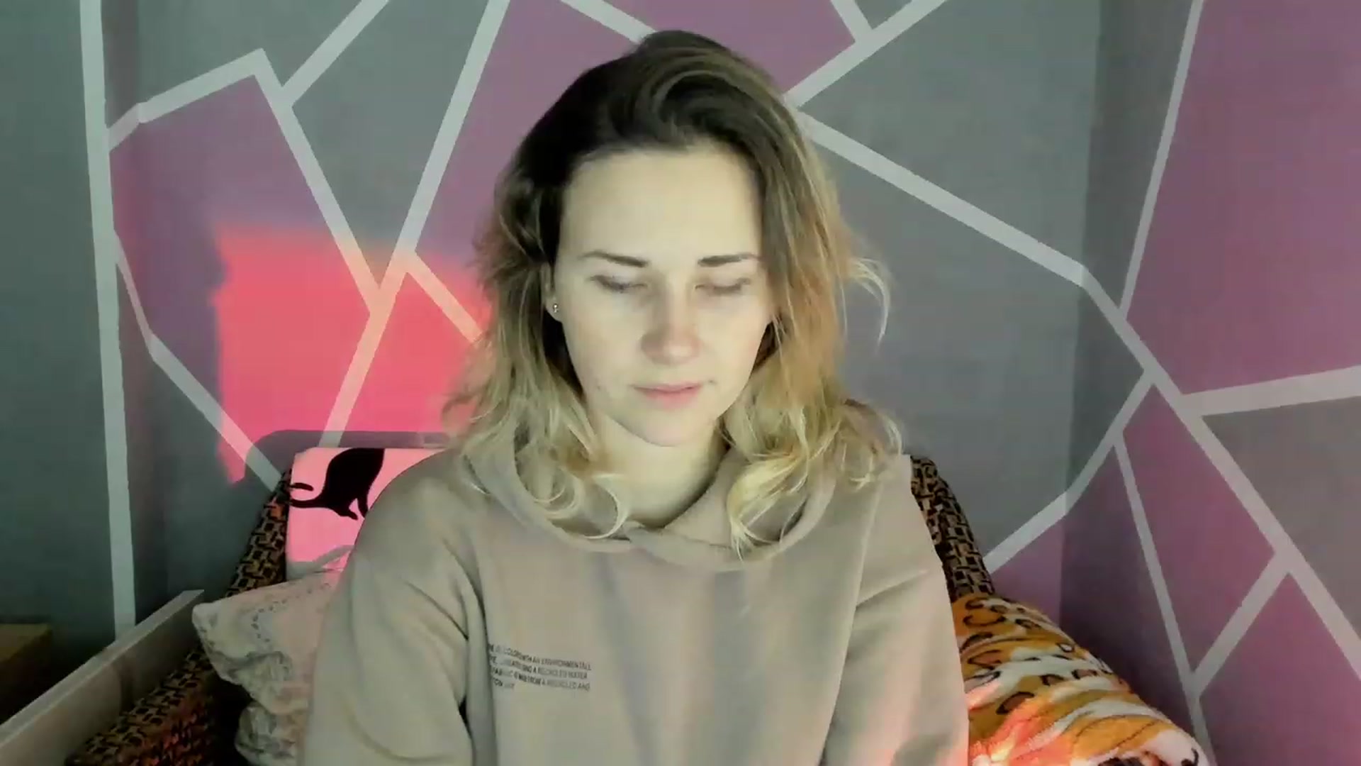 Gallery image thumbnail from Blondie_Star's myfreecams stream on, 12/09/2022, 15:47 image 3 of 20