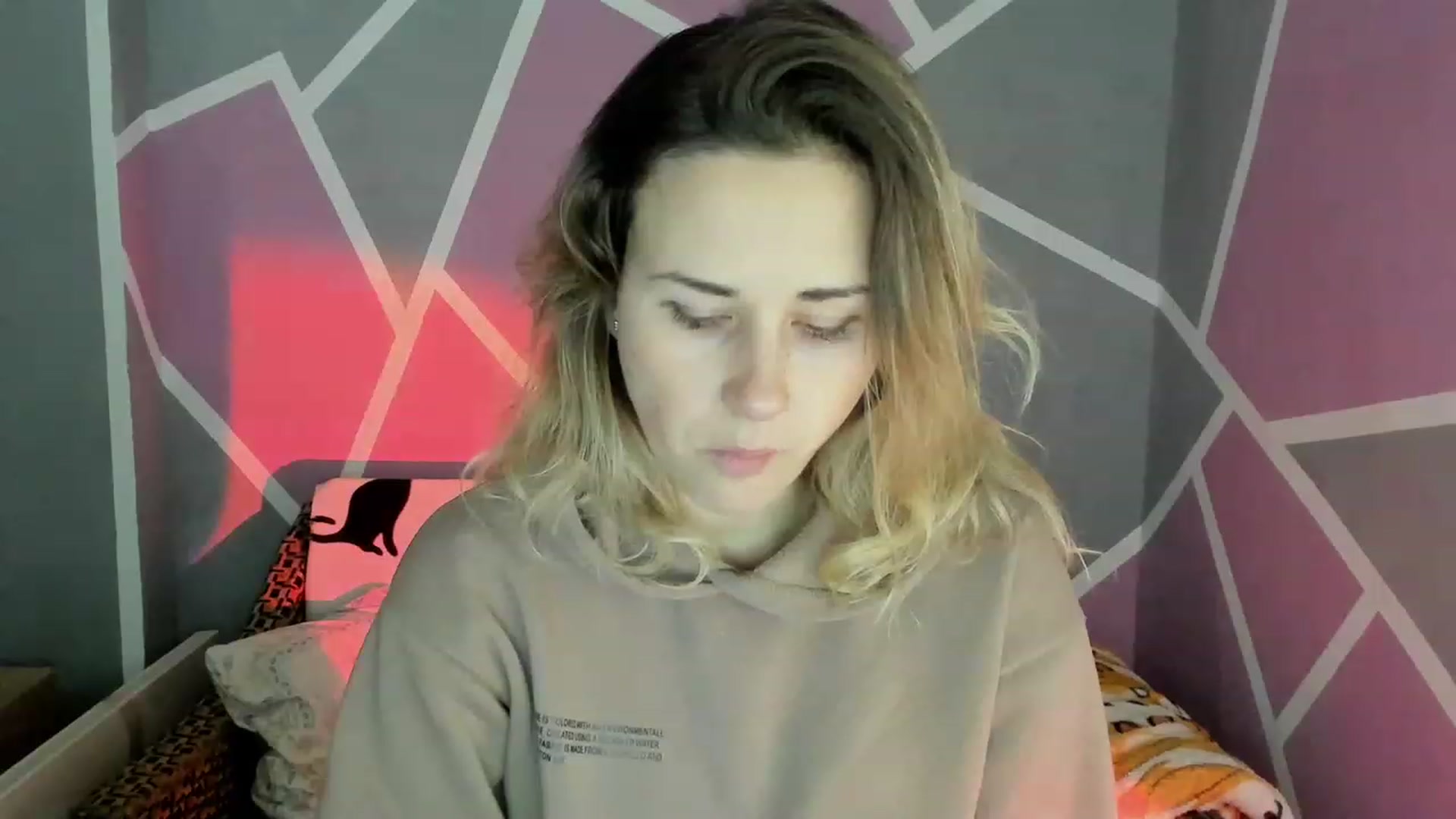 Gallery image thumbnail from Blondie_Star's myfreecams stream on, 12/09/2022, 15:47 image 4 of 20