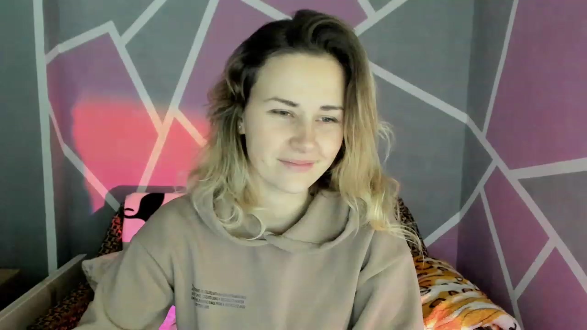Gallery image thumbnail from Blondie_Star's myfreecams stream on, 12/09/2022, 15:47 image 2 of 20