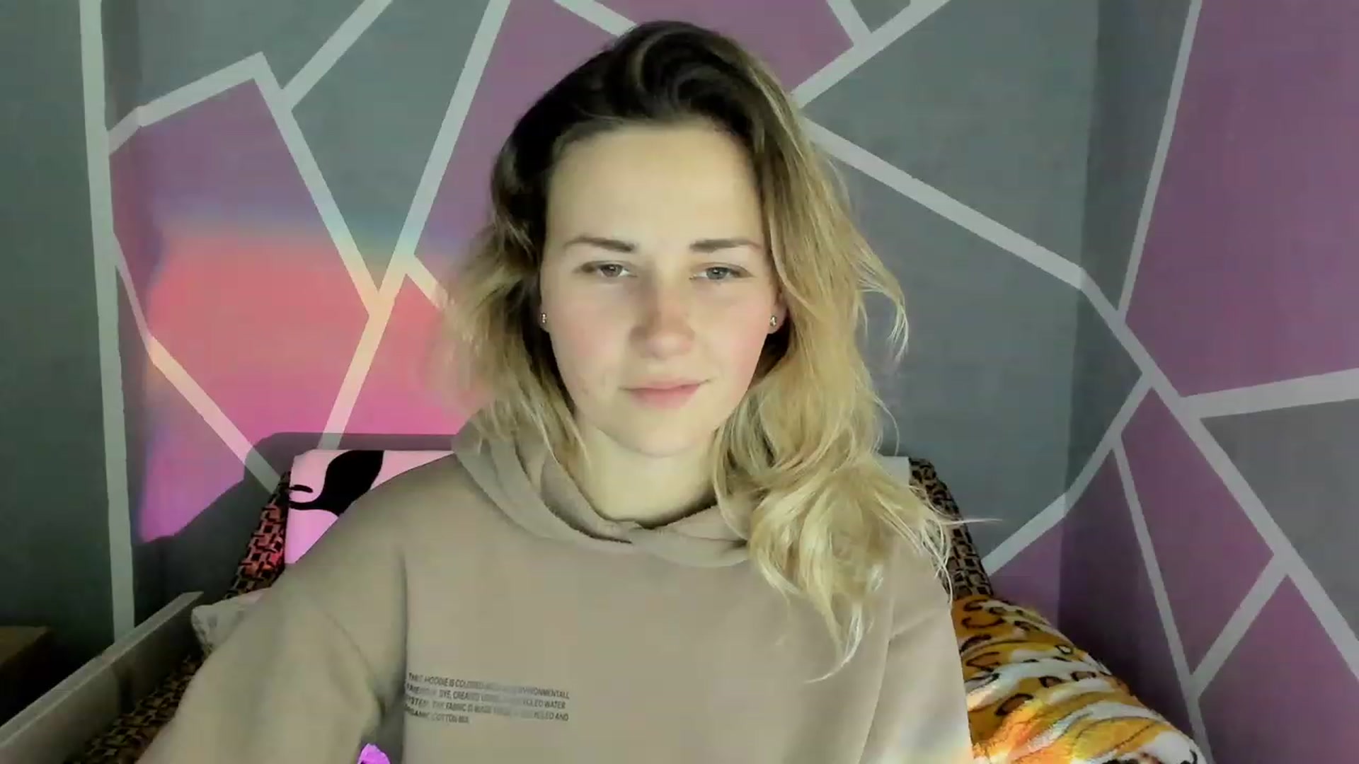 Gallery image thumbnail from Blondie_Star's myfreecams stream on, 12/09/2022, 16:07 image 15 of 20