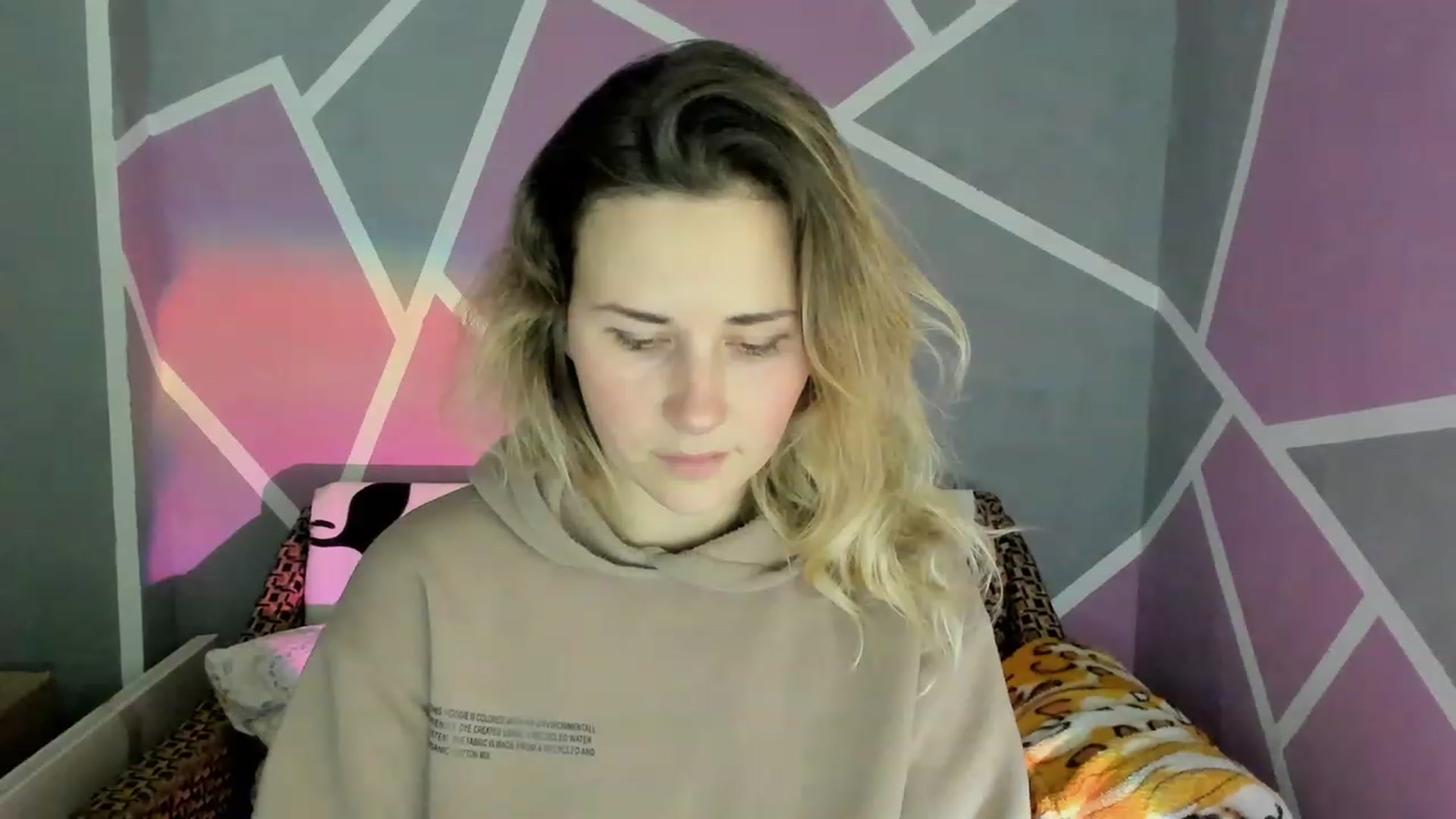 Gallery image thumbnail from Blondie_Star's myfreecams stream on, 12/09/2022, 16:07 image 13 of 20