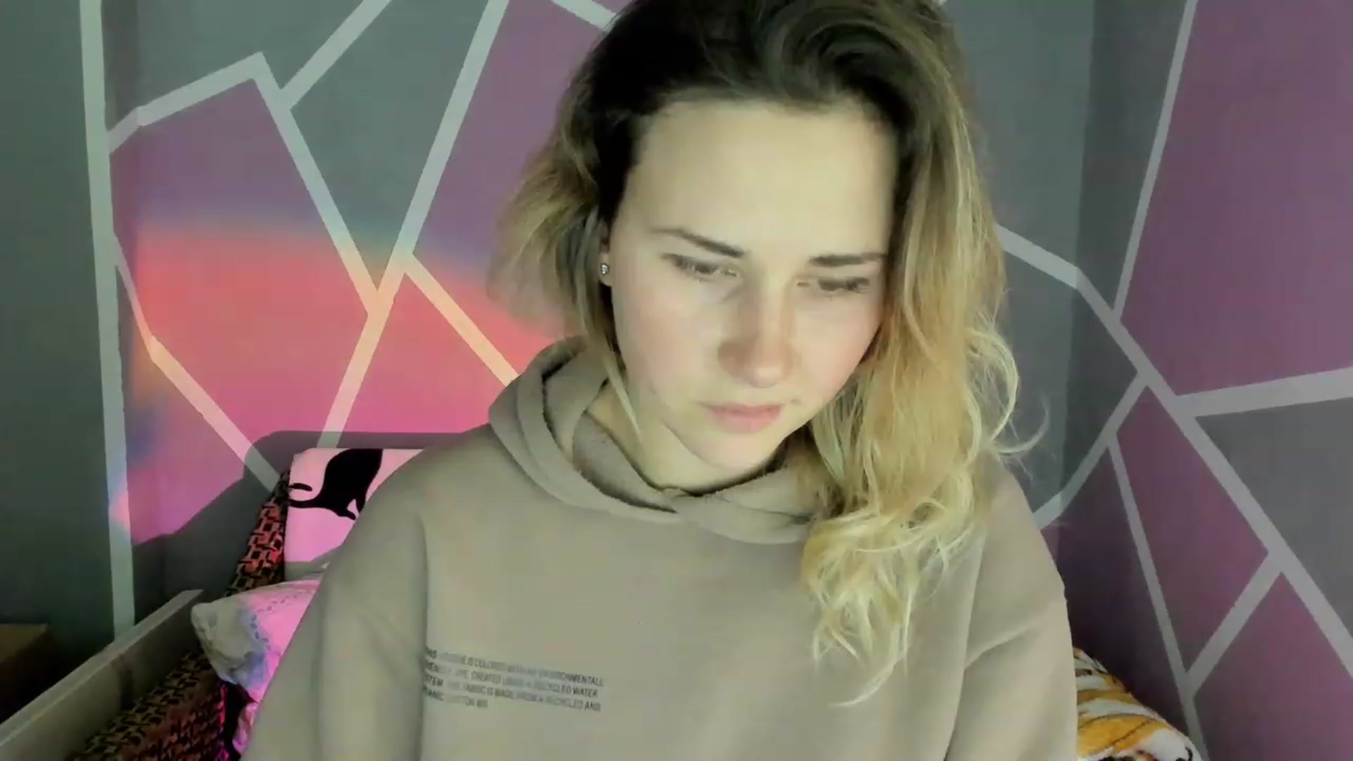 Gallery image thumbnail from Blondie_Star's myfreecams stream on, 12/09/2022, 16:07 image 3 of 20