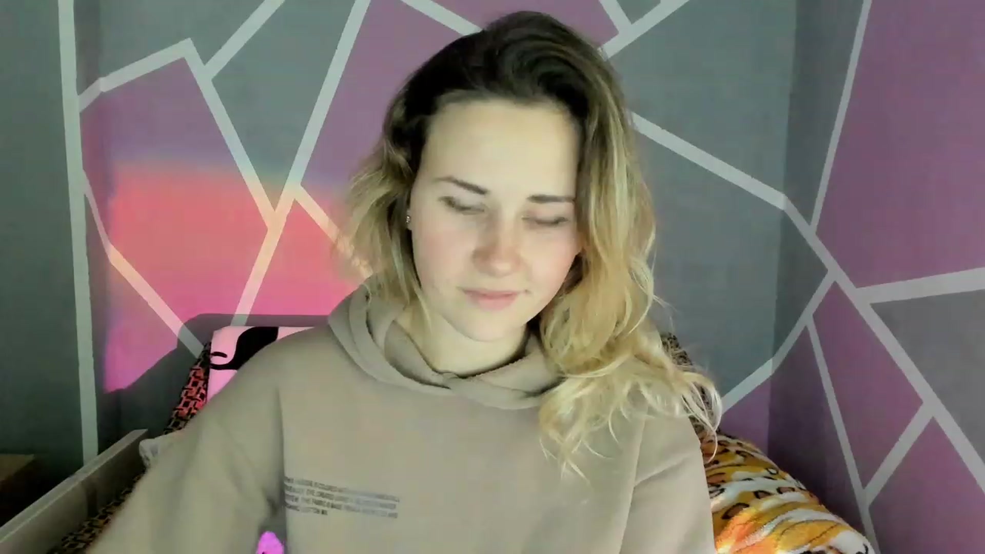 Gallery image thumbnail from Blondie_Star's myfreecams stream on, 12/09/2022, 16:07 image 6 of 20