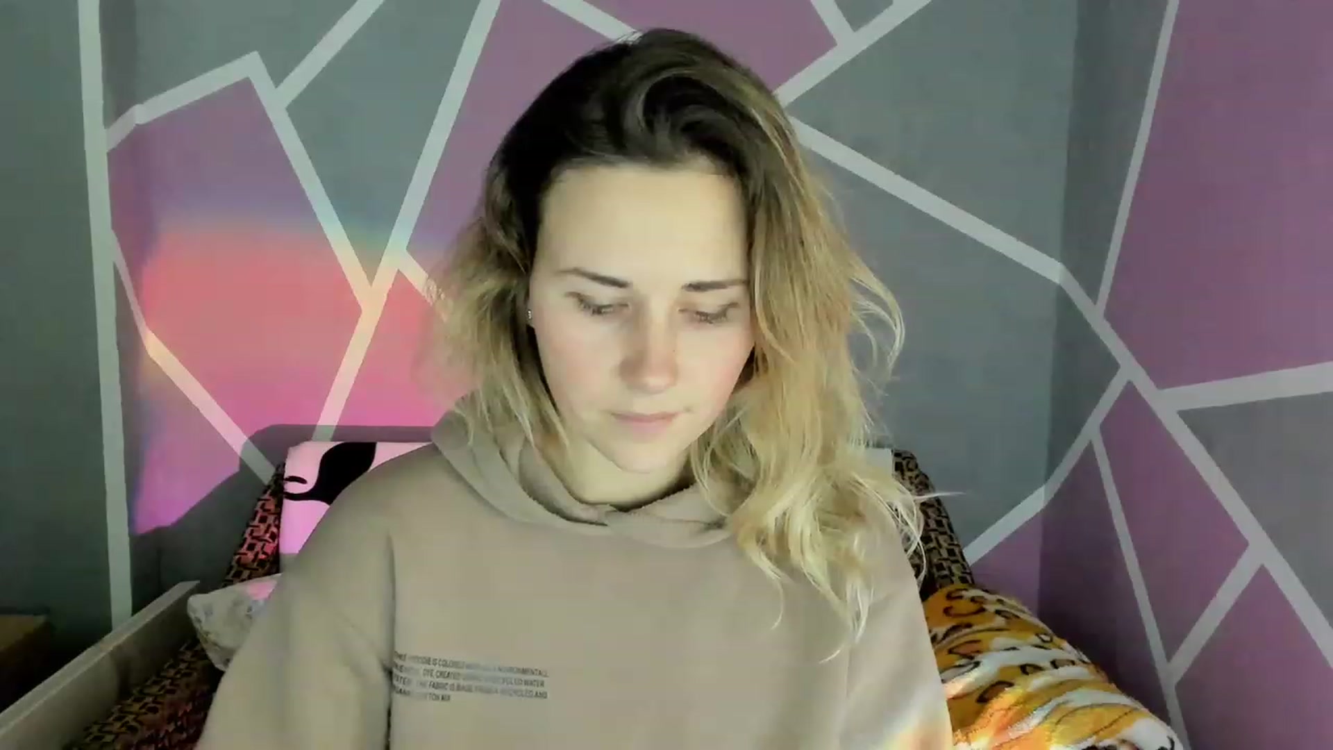 Gallery image thumbnail from Blondie_Star's myfreecams stream on, 12/09/2022, 16:07 image 14 of 20