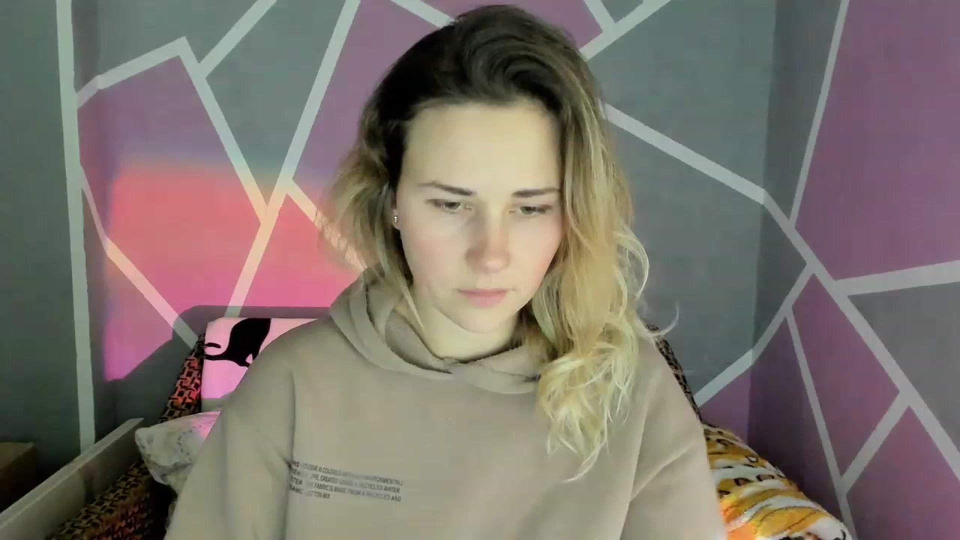 Gallery image thumbnail from Blondie_Star's myfreecams stream on, 12/09/2022, 16:07 image 4 of 20