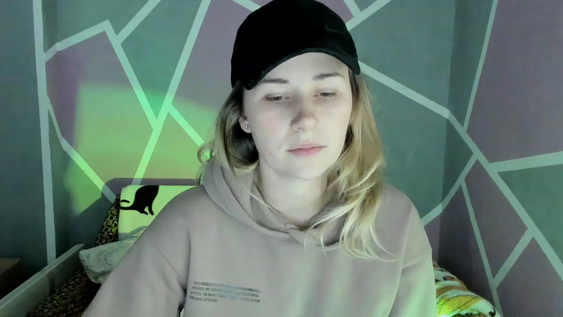 Gallery image thumbnail from Blondie_Star's myfreecams stream on, 12/12/2022, 16:22 image 12 of 20