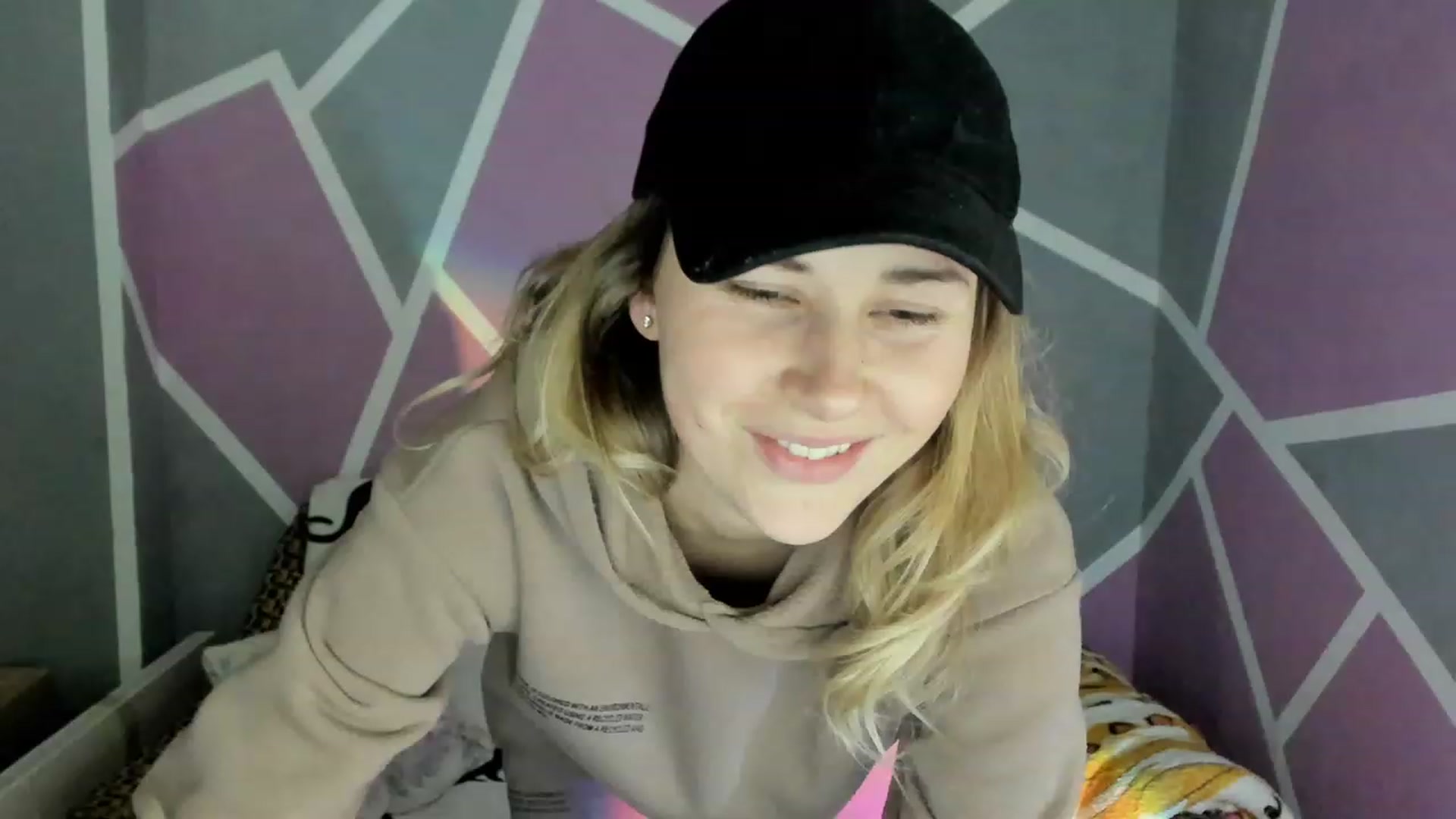 Gallery image thumbnail from Blondie_Star's myfreecams stream on, 12/12/2022, 16:22 image 14 of 20