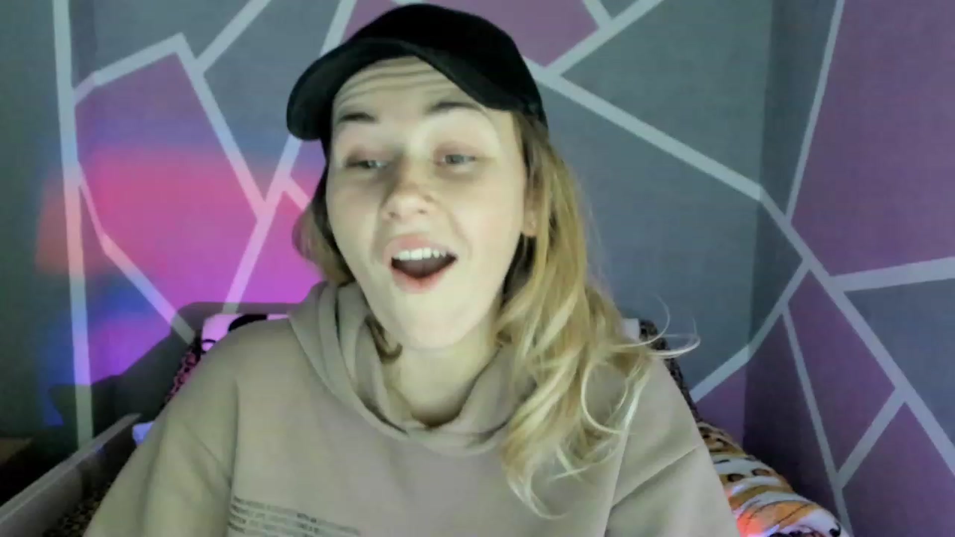 Gallery image thumbnail from Blondie_Star's myfreecams stream on, 12/12/2022, 16:22 image 16 of 20