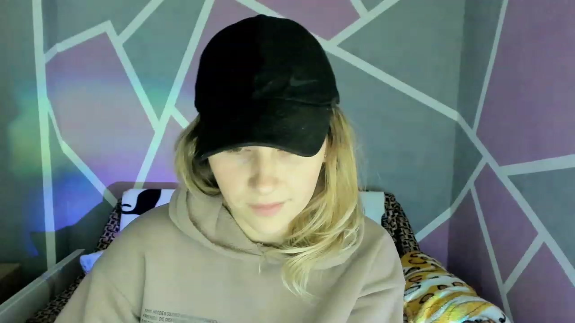 Gallery image thumbnail from Blondie_Star's myfreecams stream on, 12/12/2022, 16:22 image 19 of 20