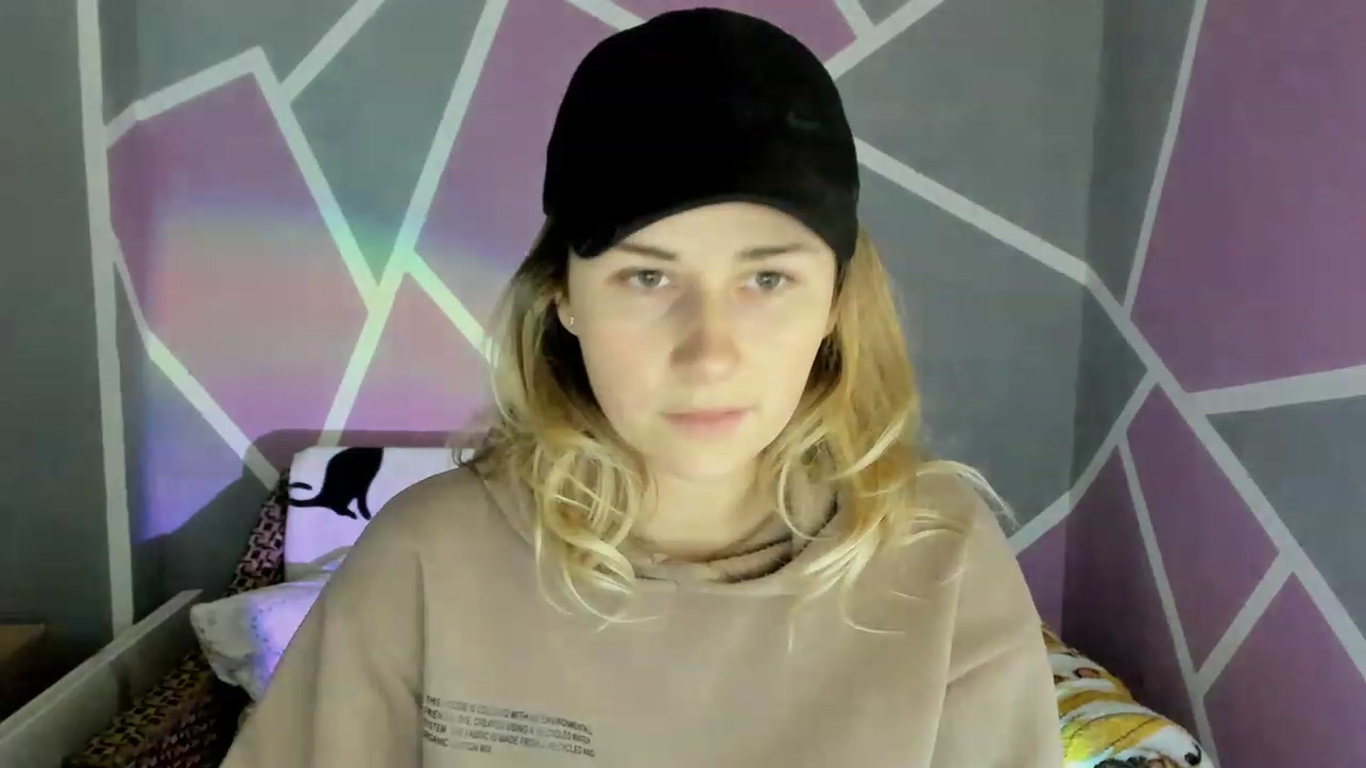Gallery image thumbnail from Blondie_Star's myfreecams stream on, 12/12/2022, 16:22 image 4 of 20