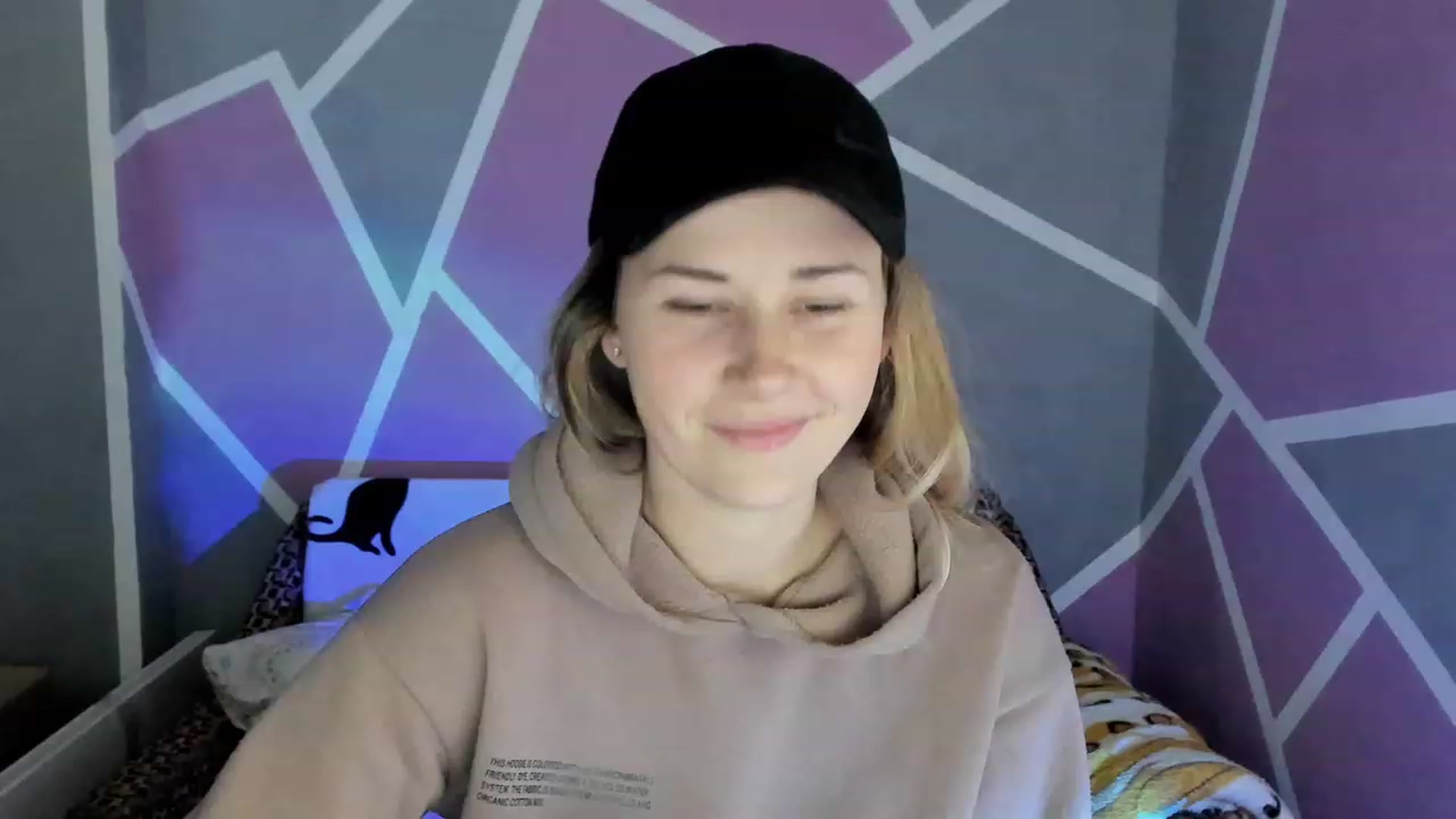 Gallery image thumbnail from Blondie_Star's myfreecams stream on, 12/12/2022, 16:22 image 9 of 20