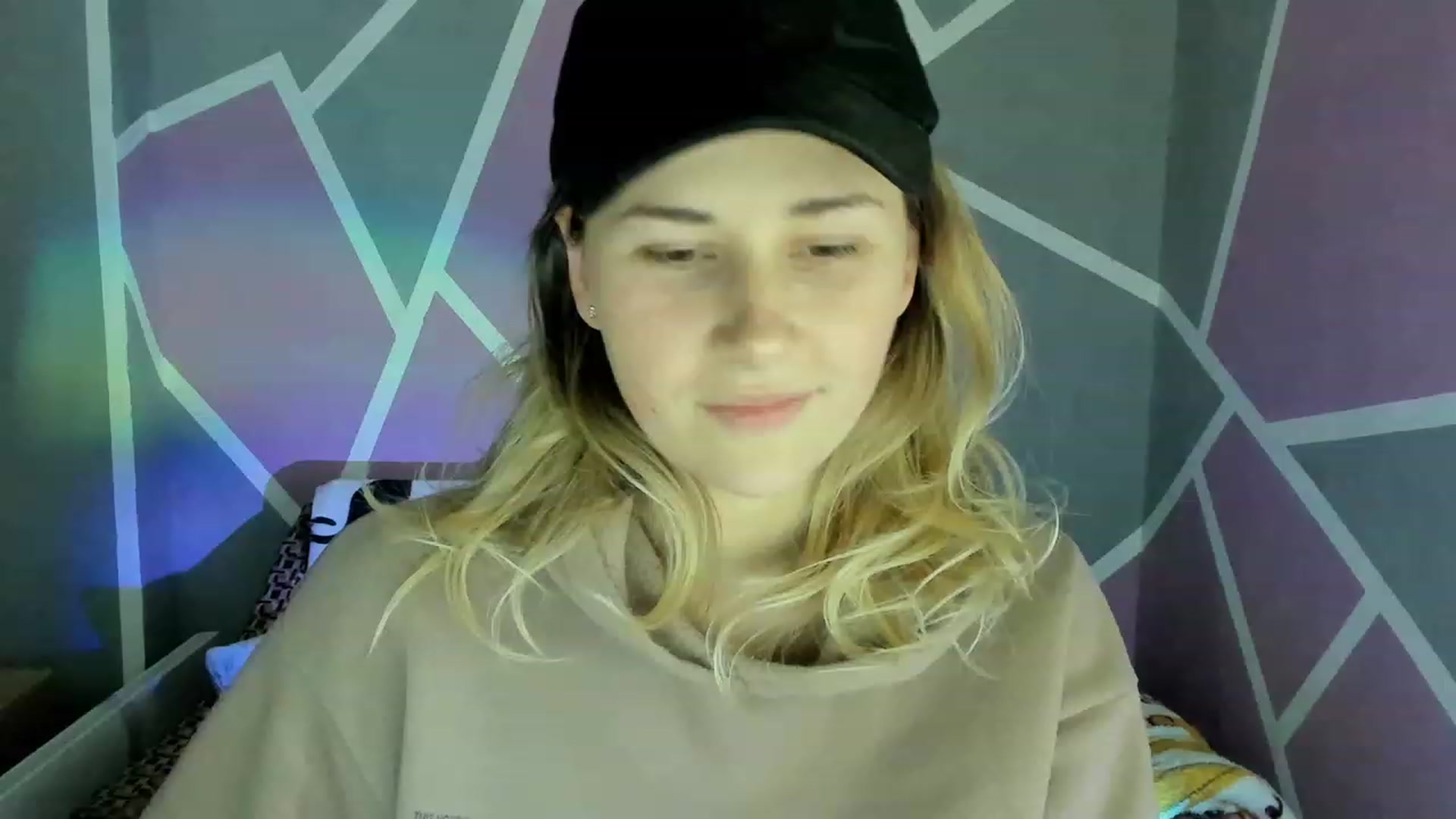 Gallery image thumbnail from Blondie_Star's myfreecams stream on, 12/12/2022, 16:38 image 4 of 20