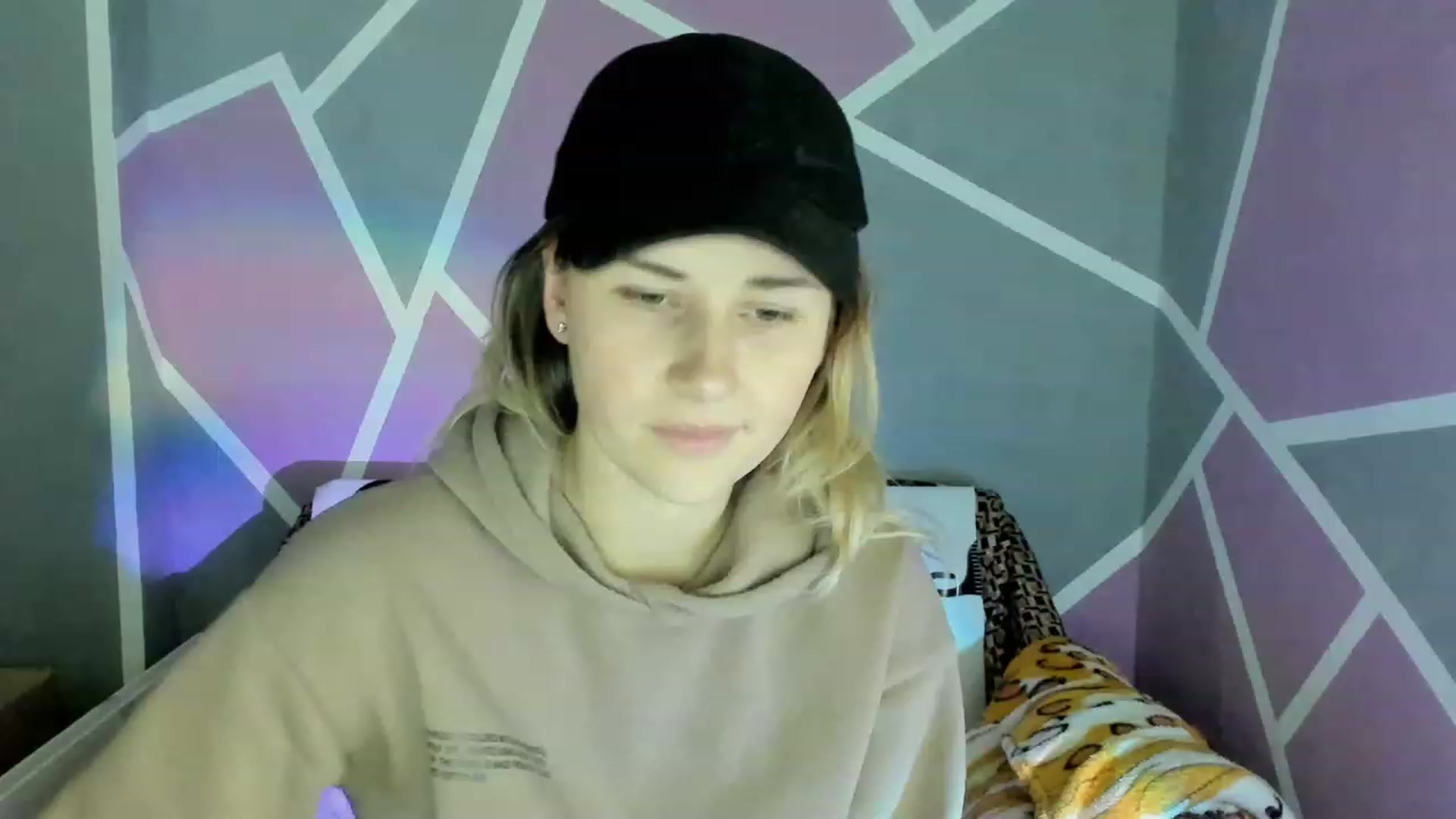 Gallery image thumbnail from Blondie_Star's myfreecams stream on, 12/12/2022, 16:38 image 19 of 20