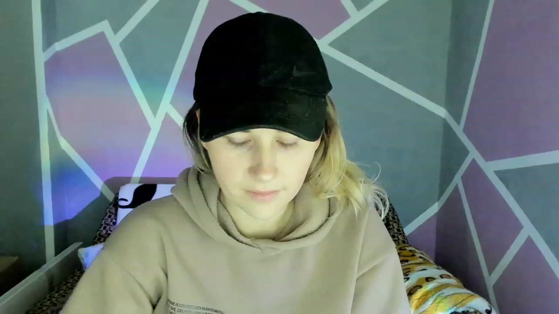 Gallery image thumbnail from Blondie_Star's myfreecams stream on, 12/12/2022, 16:38 image 10 of 20