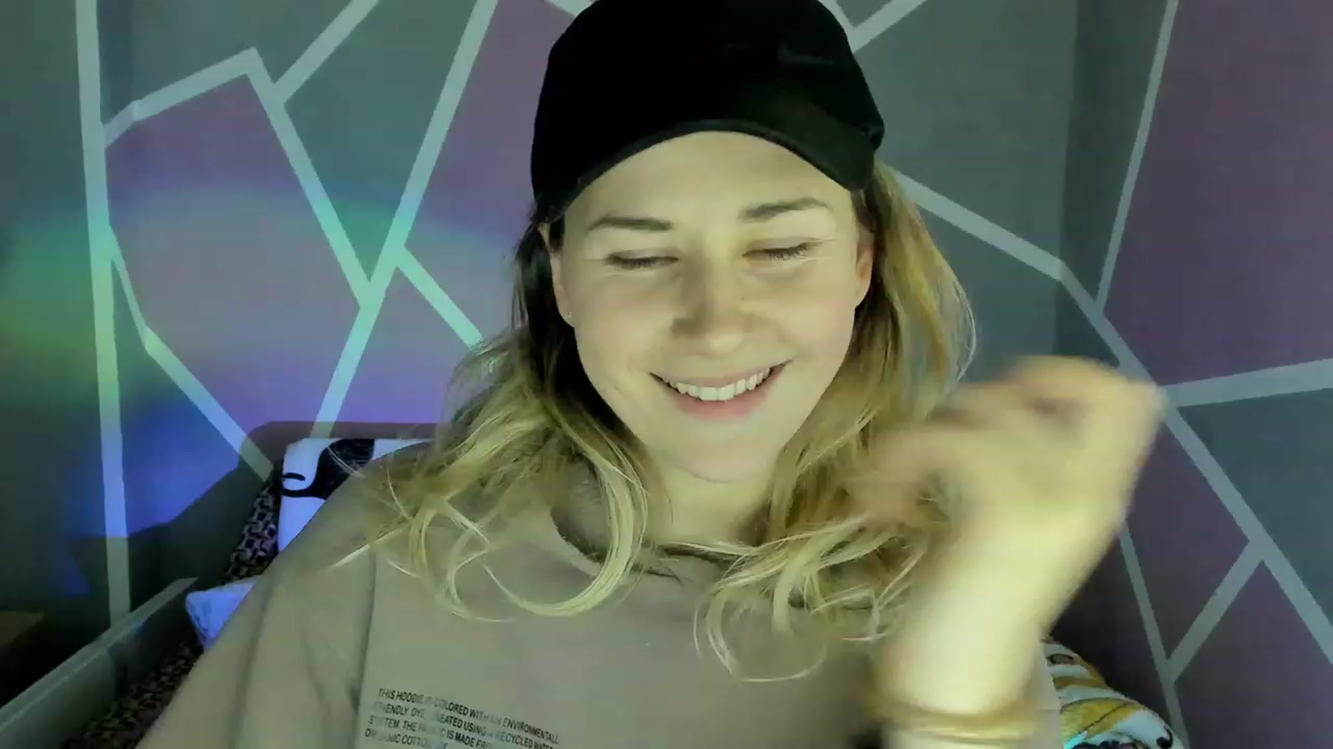 Gallery image thumbnail from Blondie_Star's myfreecams stream on, 12/12/2022, 16:38 image 2 of 20
