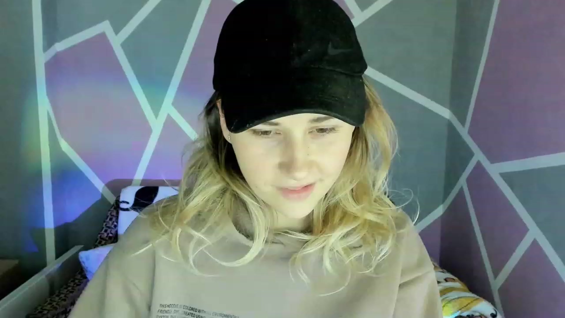 Gallery image thumbnail from Blondie_Star's myfreecams stream on, 12/12/2022, 16:38 image 1 of 20