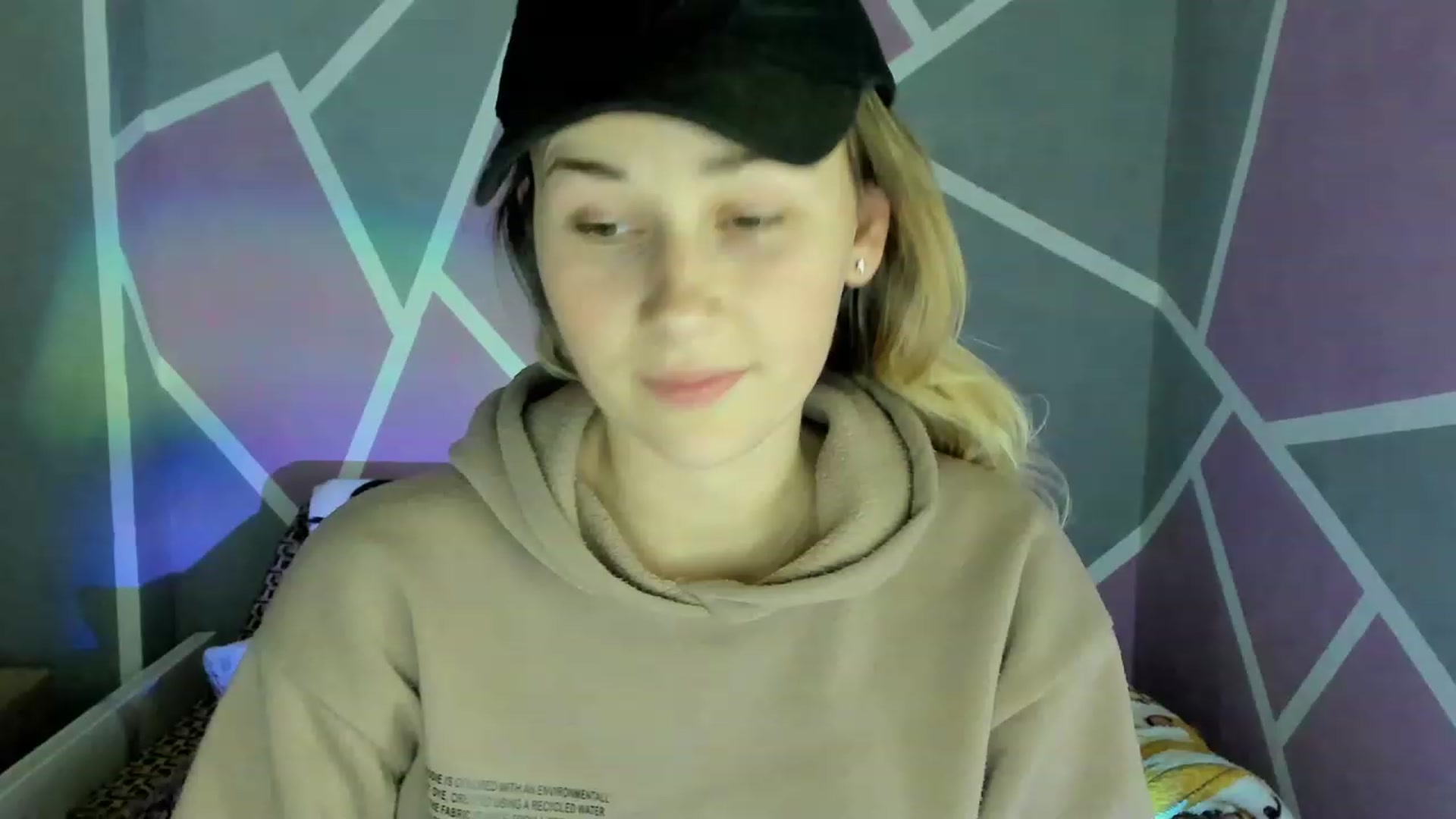 Gallery image thumbnail from Blondie_Star's myfreecams stream on, 12/12/2022, 16:38 image 7 of 20