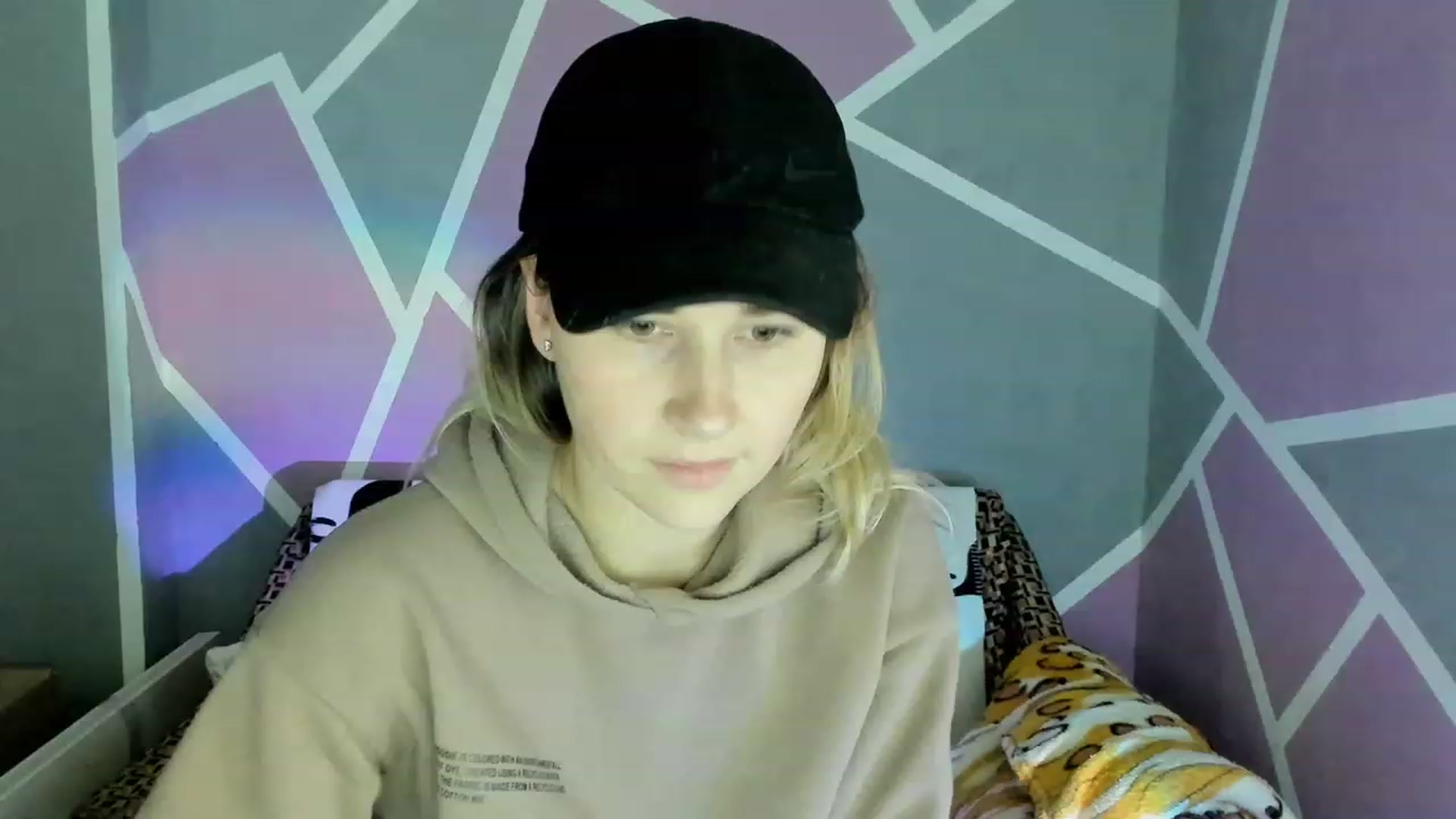 Gallery image thumbnail from Blondie_Star's myfreecams stream on, 12/12/2022, 16:38 image 16 of 20