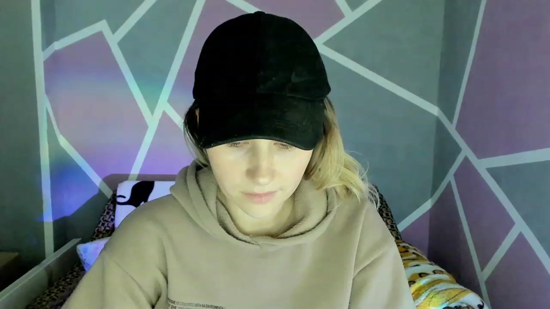 Gallery image thumbnail from Blondie_Star's myfreecams stream on, 12/12/2022, 16:38 image 9 of 20