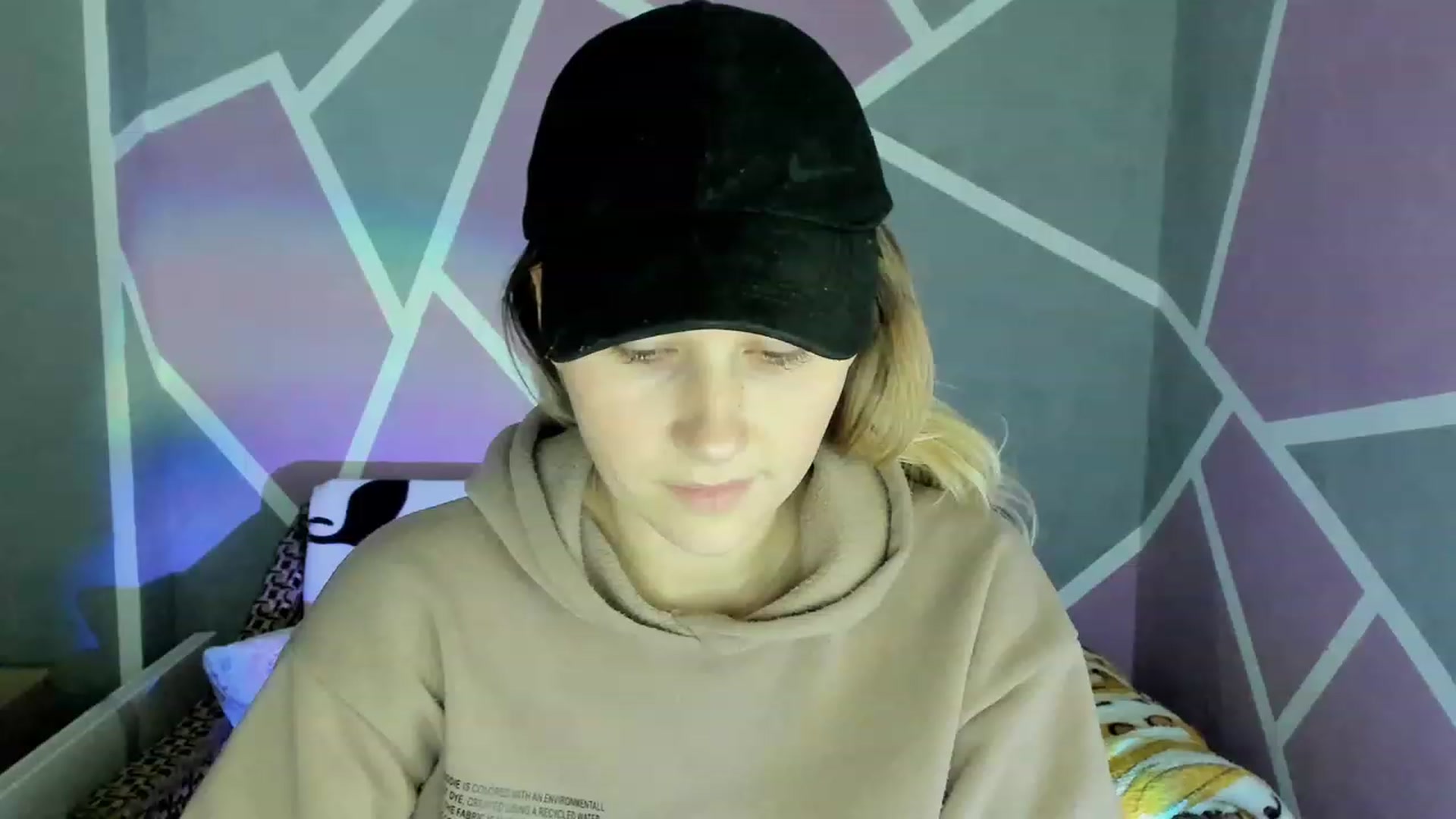 Gallery image thumbnail from Blondie_Star's myfreecams stream on, 12/12/2022, 16:38 image 8 of 20