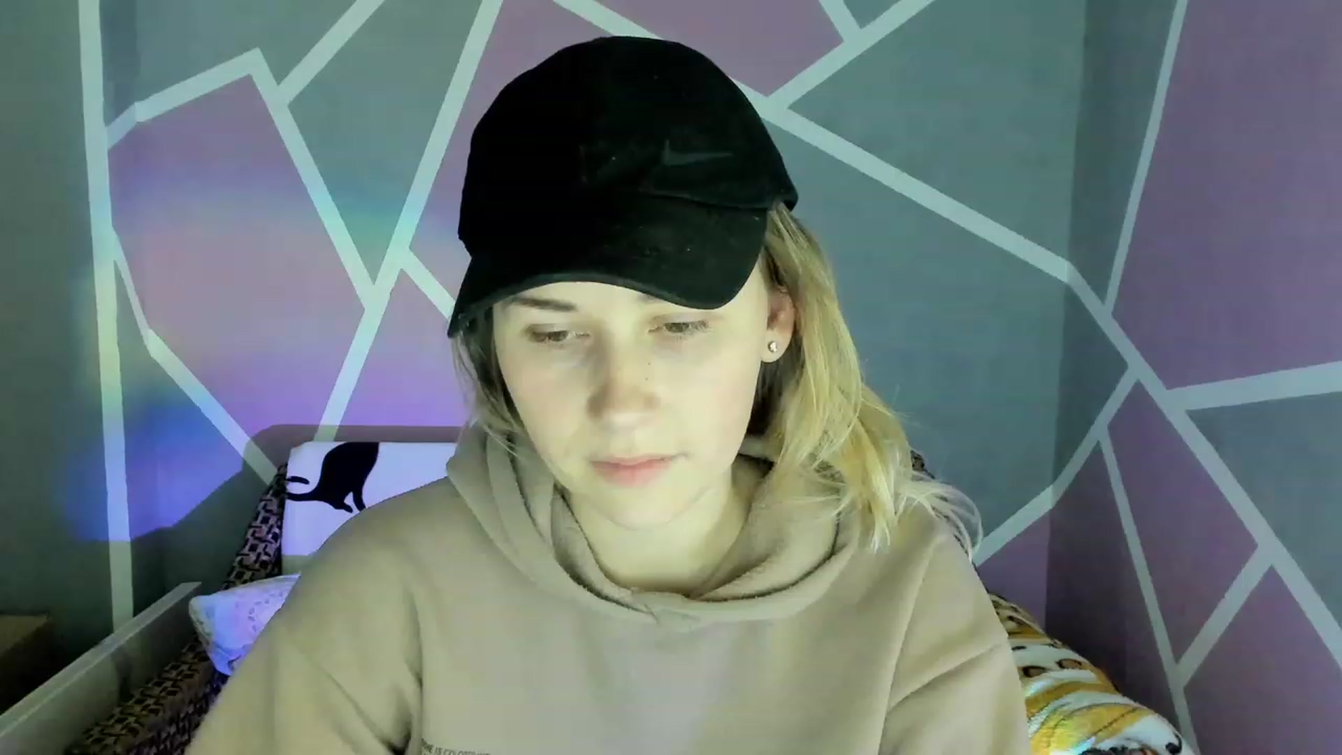 Gallery image thumbnail from Blondie_Star's myfreecams stream on, 12/12/2022, 16:38 image 12 of 20