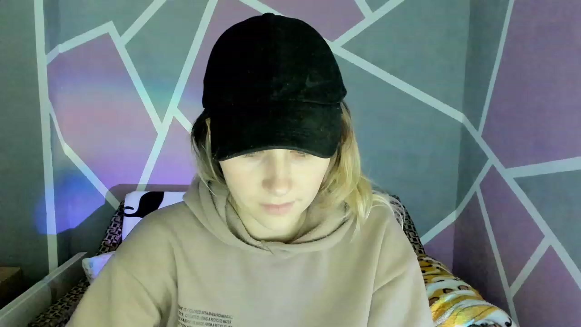Gallery image thumbnail from Blondie_Star's myfreecams stream on, 12/12/2022, 16:38 image 14 of 20