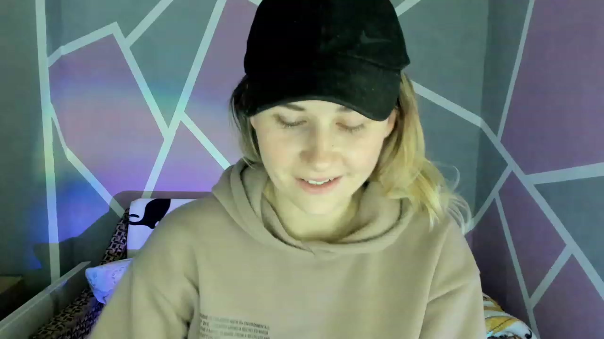 Gallery image thumbnail from Blondie_Star's myfreecams stream on, 12/12/2022, 16:38 image 11 of 20