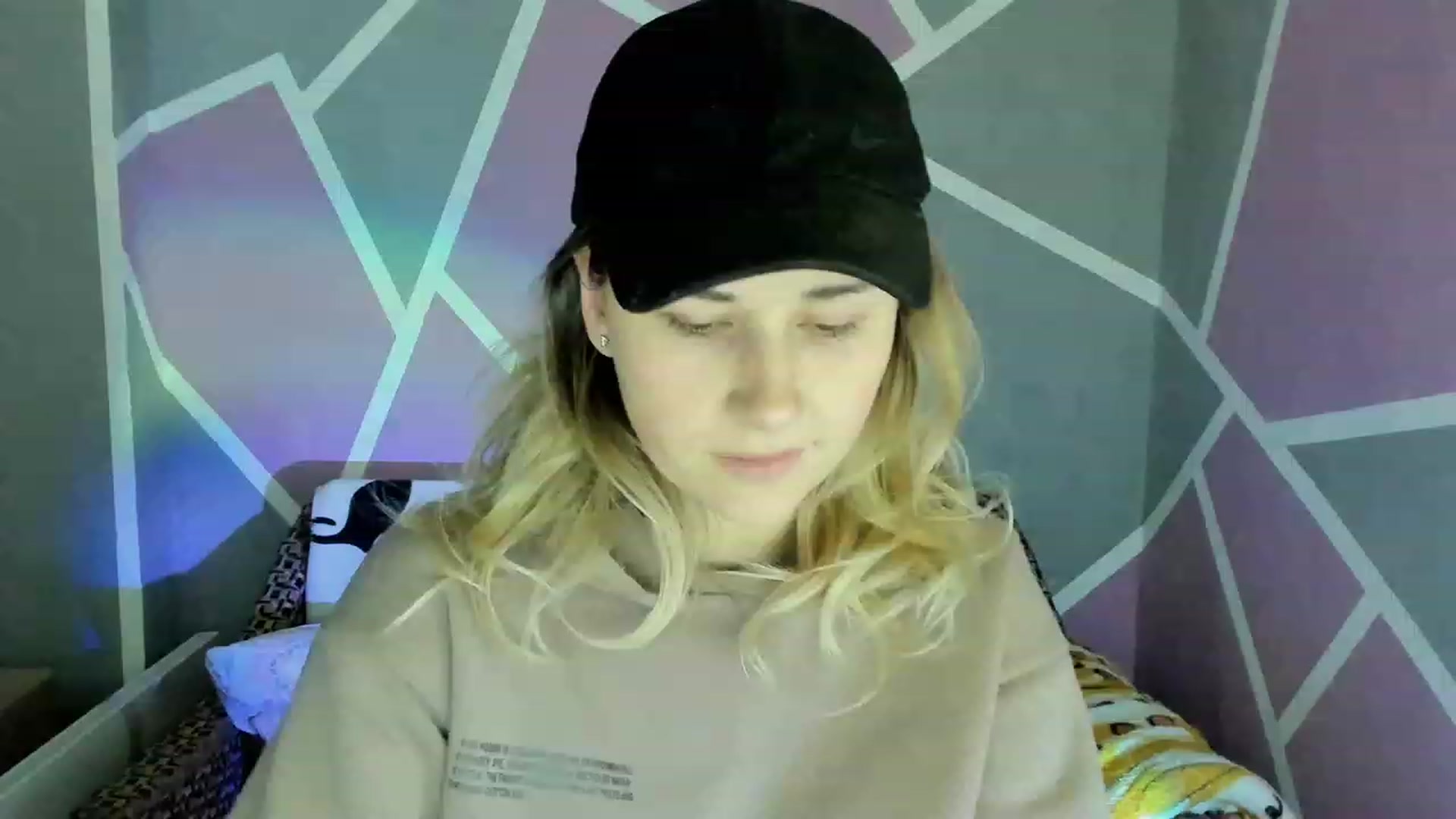 Gallery image thumbnail from Blondie_Star's myfreecams stream on, 12/12/2022, 16:38 image 3 of 20