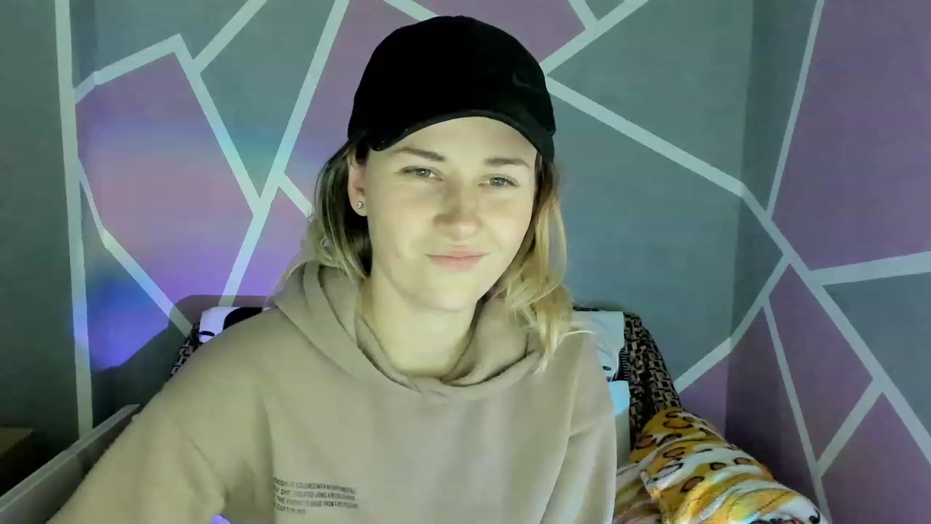 Gallery image thumbnail from Blondie_Star's myfreecams stream on, 12/12/2022, 16:38 image 17 of 20