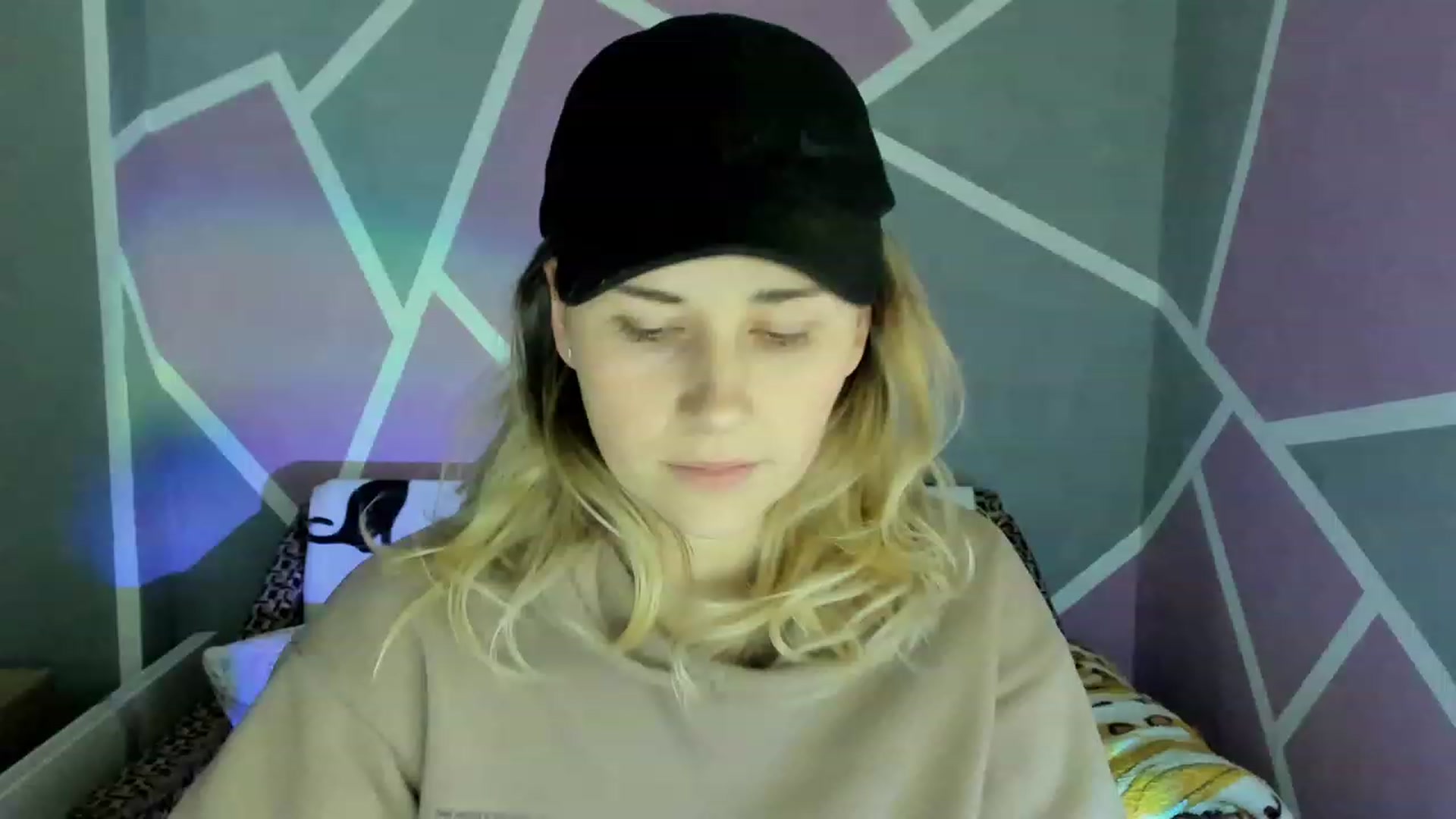 Gallery image thumbnail from Blondie_Star's myfreecams stream on, 12/12/2022, 16:38 image 5 of 20