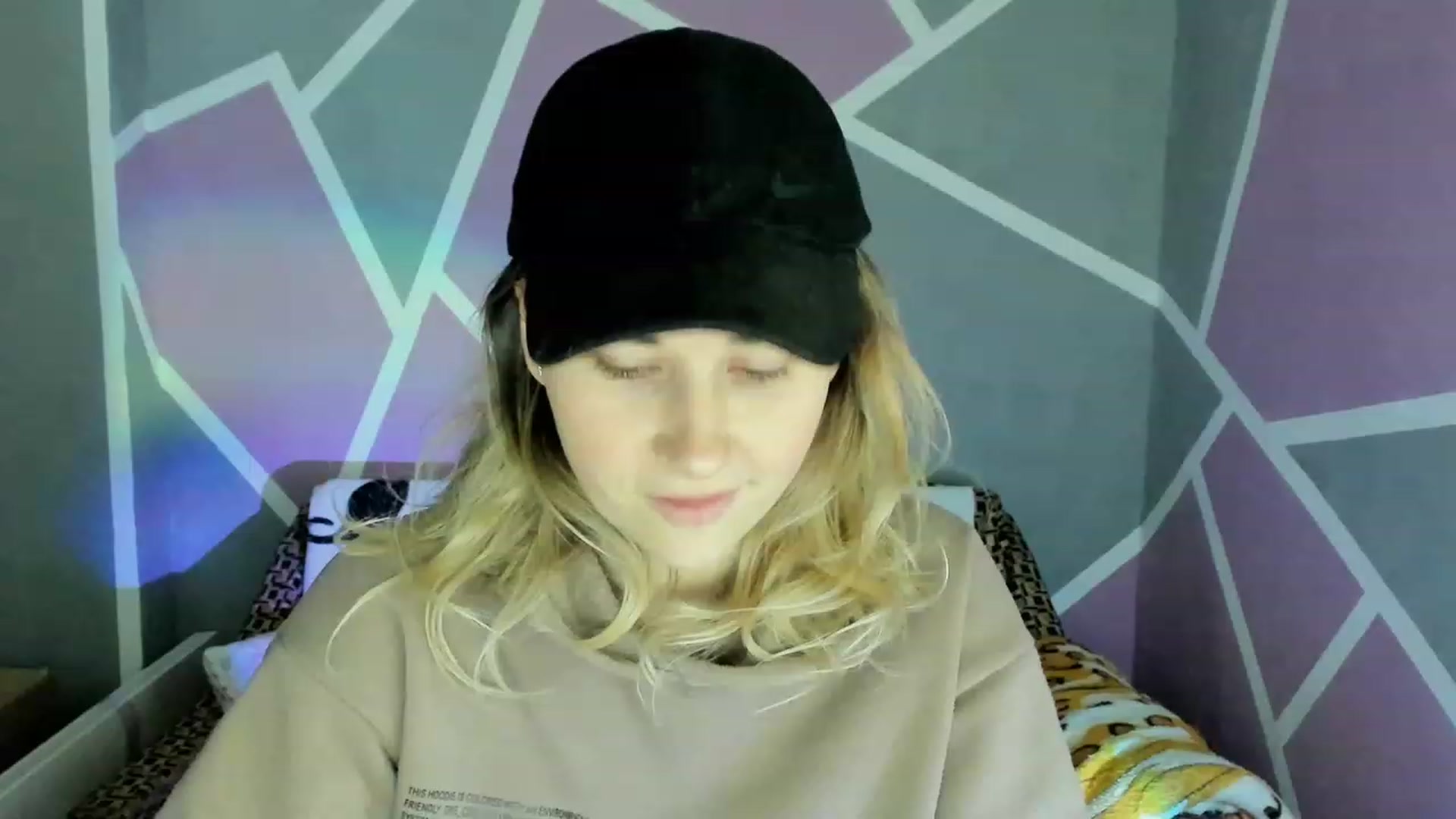 Gallery image thumbnail from Blondie_Star's myfreecams stream on, 12/12/2022, 16:38 image 6 of 20