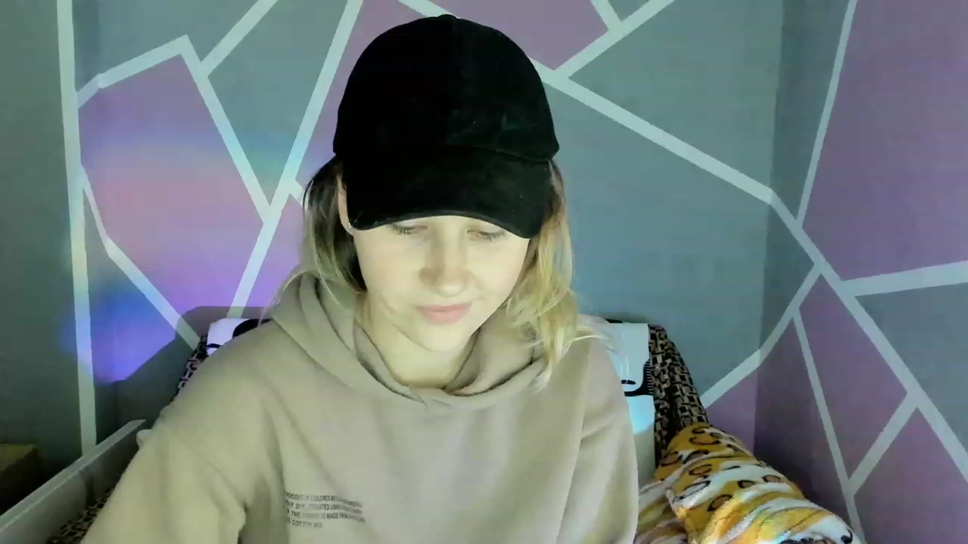 Gallery image thumbnail from Blondie_Star's myfreecams stream on, 12/12/2022, 16:38 image 18 of 20