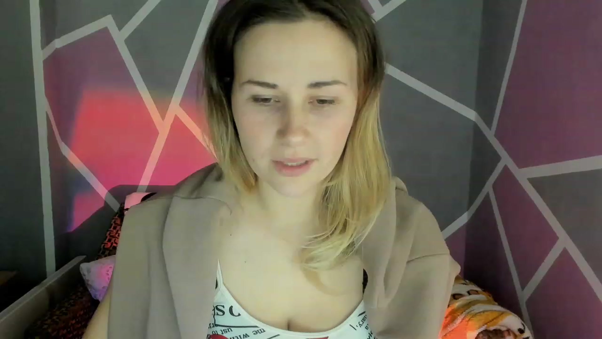 Gallery image thumbnail from Blondie_Star's myfreecams stream on, 12/15/2022, 15:12 image 18 of 20