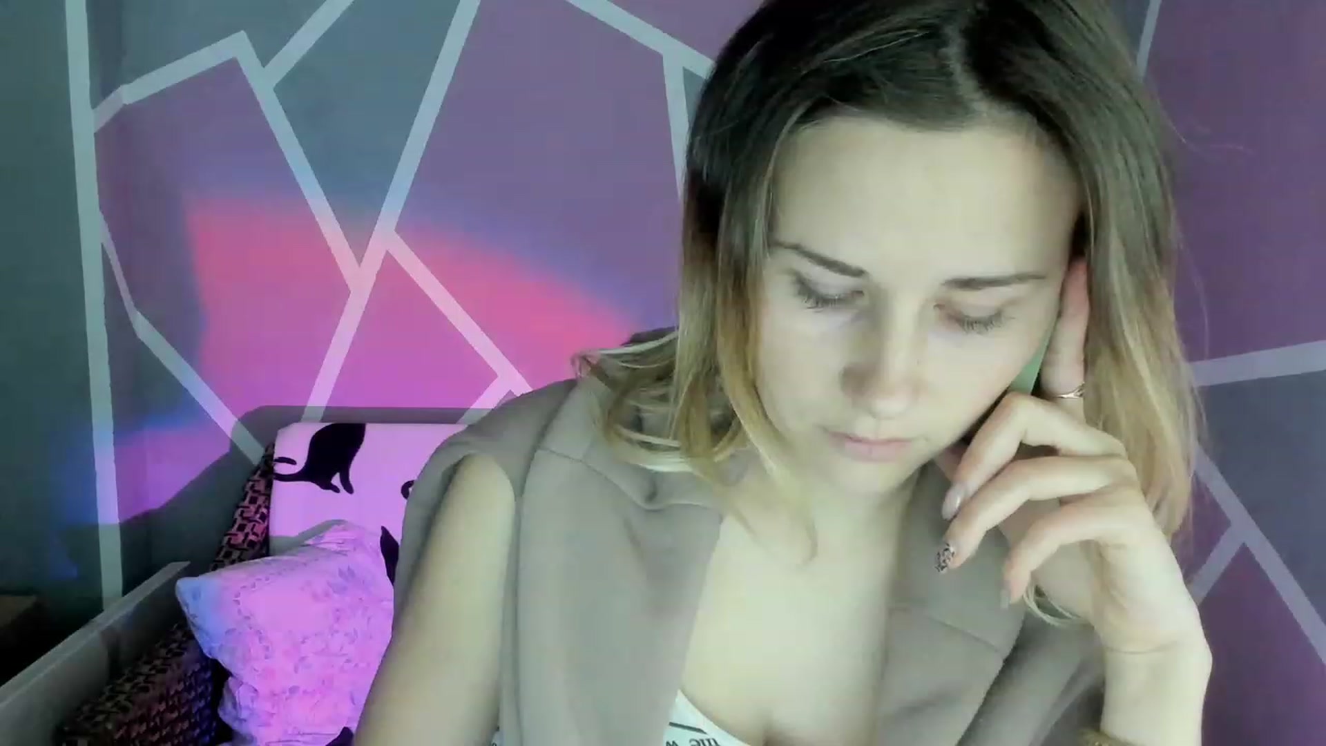 Gallery image thumbnail from Blondie_Star's myfreecams stream on, 12/15/2022, 15:12 image 2 of 20