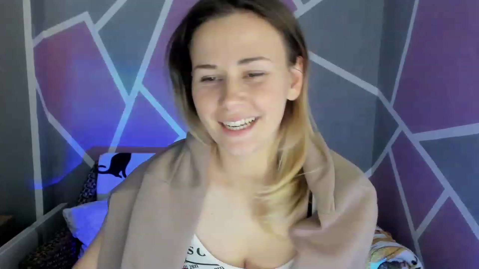 Gallery image thumbnail from Blondie_Star's myfreecams stream on, 12/15/2022, 15:12 image 10 of 20