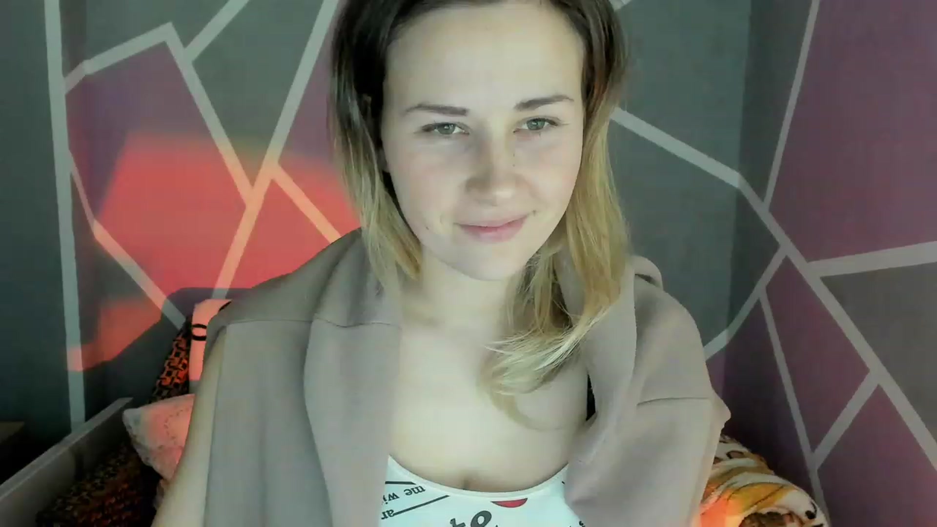 Gallery image thumbnail from Blondie_Star's myfreecams stream on, 12/15/2022, 15:12 image 16 of 20