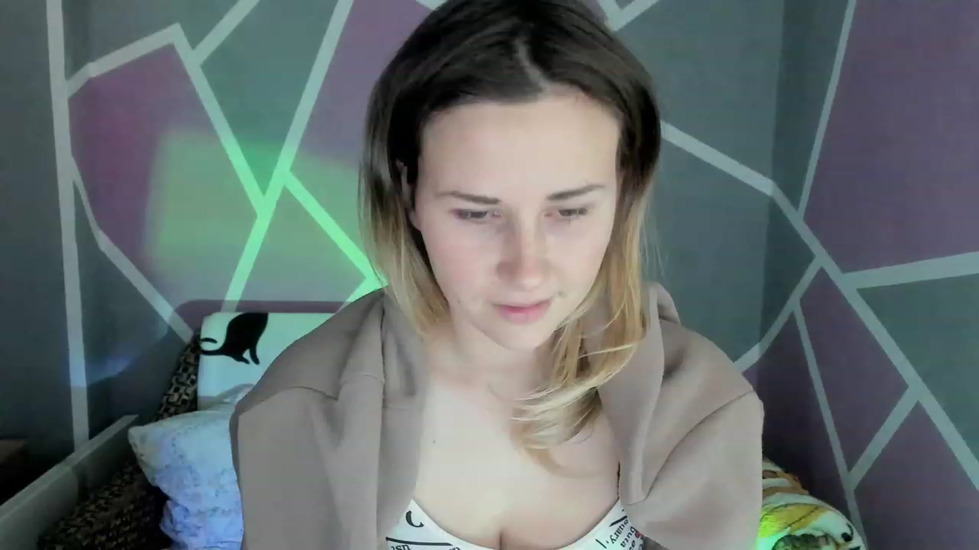 Gallery image thumbnail from Blondie_Star's myfreecams stream on, 12/15/2022, 15:12 image 12 of 20