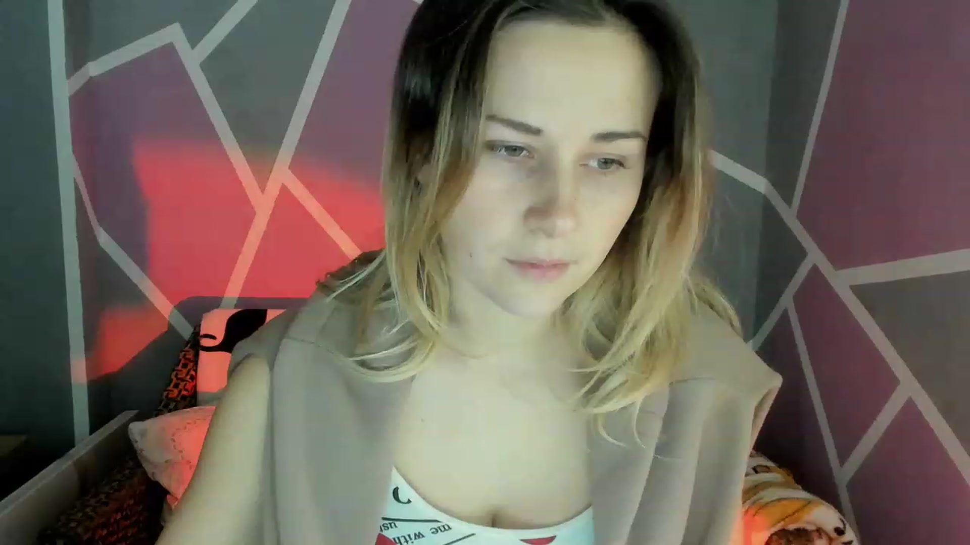Gallery image thumbnail from Blondie_Star's myfreecams stream on, 12/15/2022, 15:12 image 3 of 20
