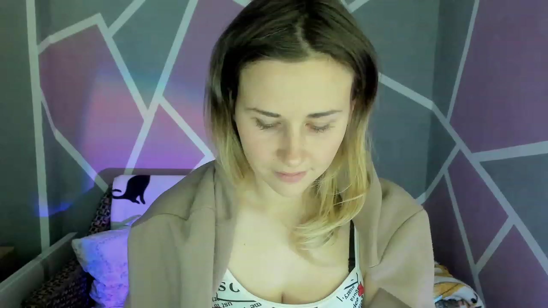Gallery image thumbnail from Blondie_Star's myfreecams stream on, 12/15/2022, 15:12 image 13 of 20