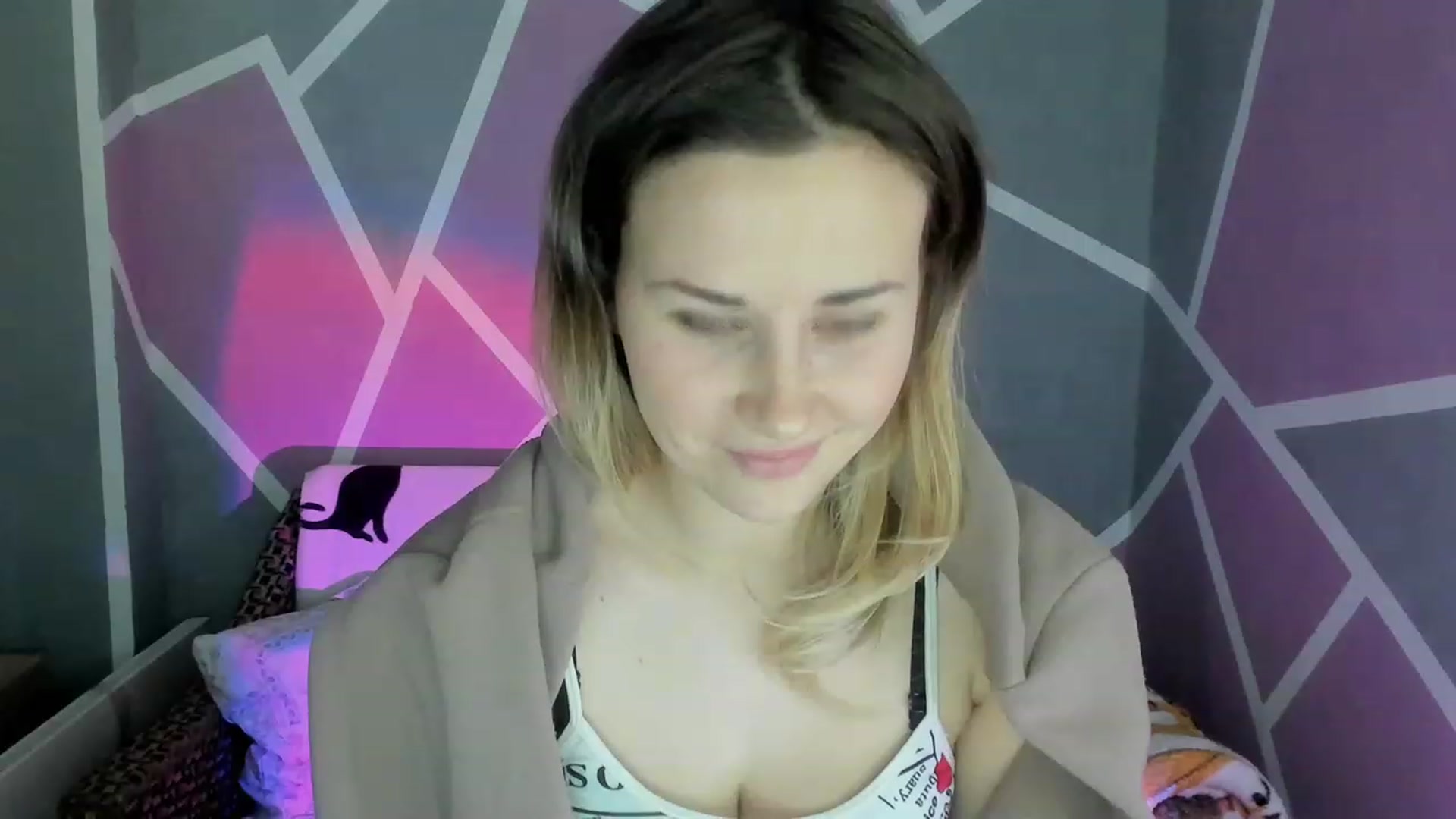Gallery image thumbnail from Blondie_Star's myfreecams stream on, 12/15/2022, 15:12 image 15 of 20