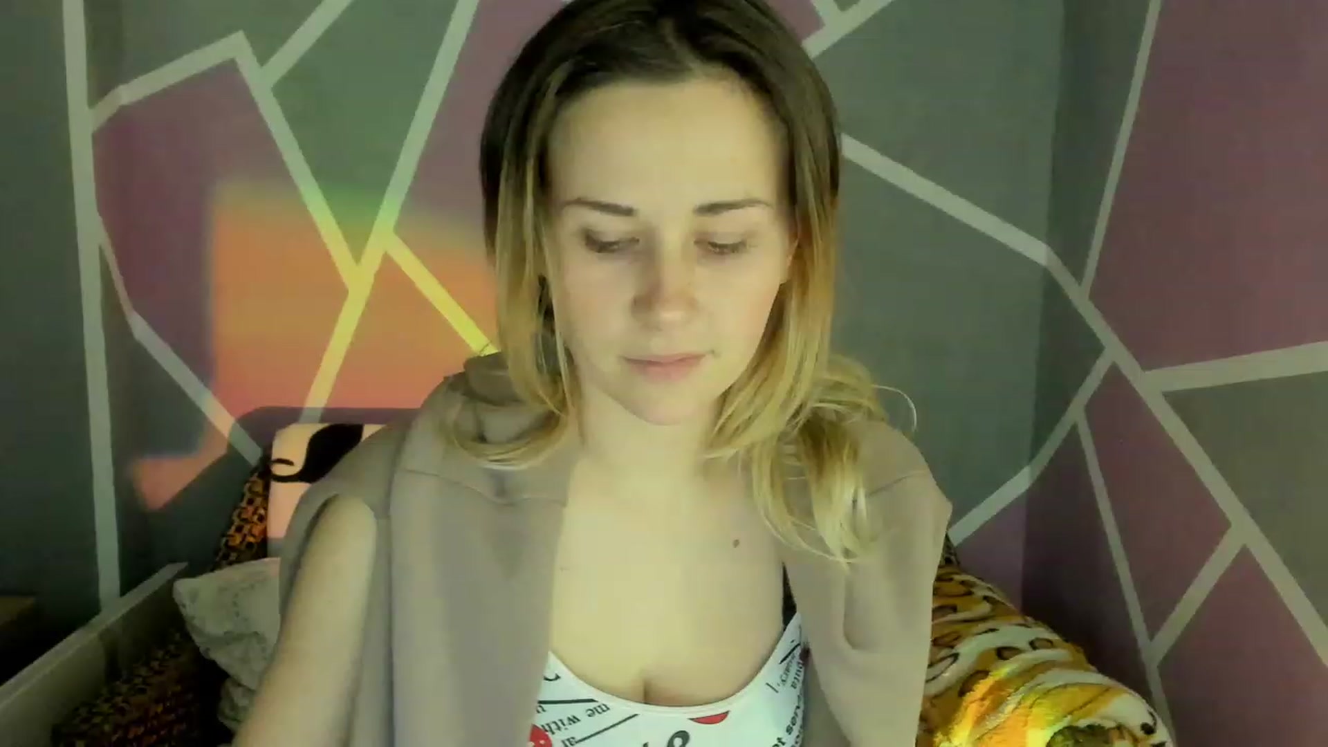 Gallery image thumbnail from Blondie_Star's myfreecams stream on, 12/15/2022, 15:12 image 6 of 20